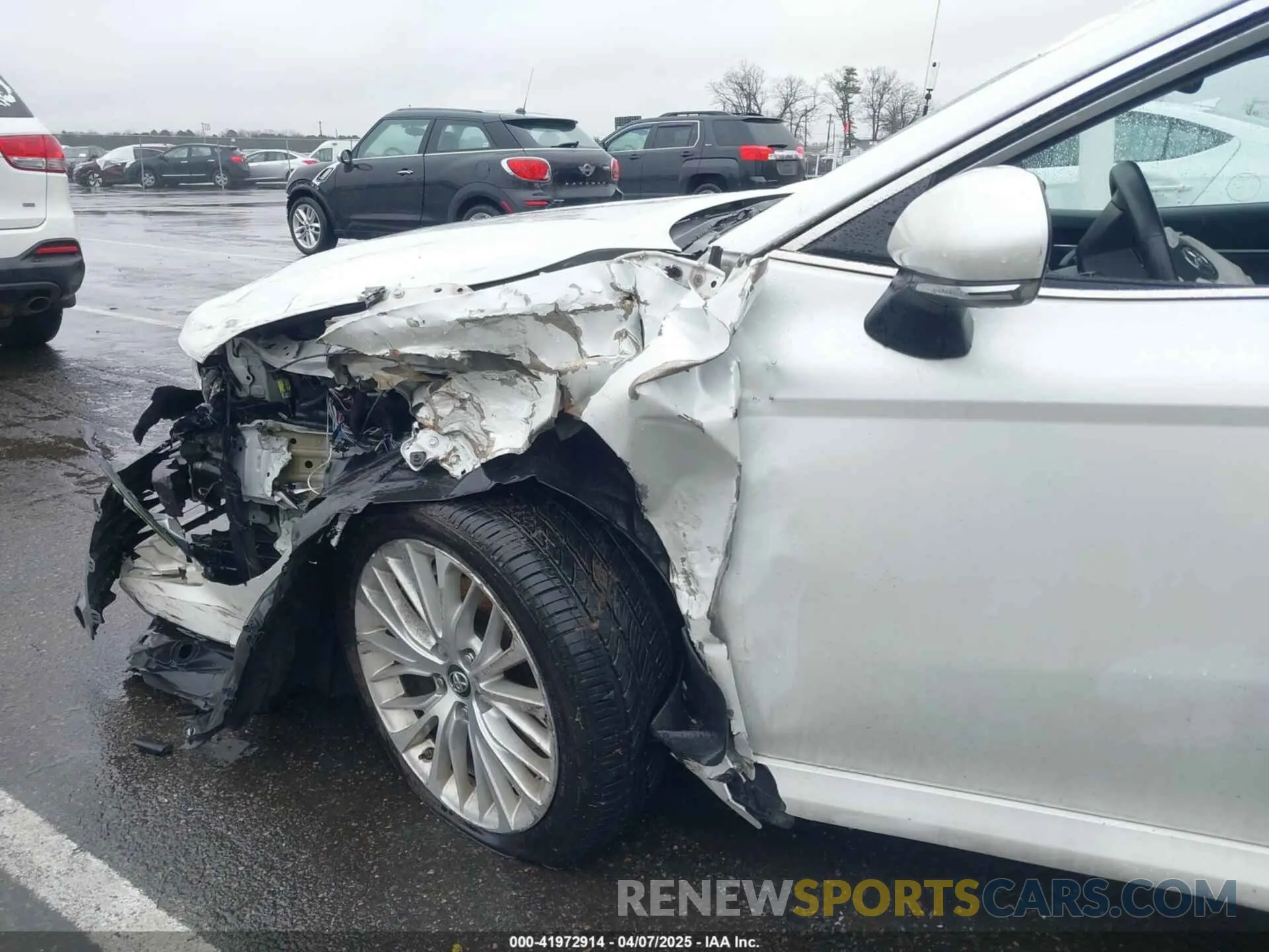 18 Photograph of a damaged car 4T1B11HK2KU842119 TOYOTA CAMRY 2019