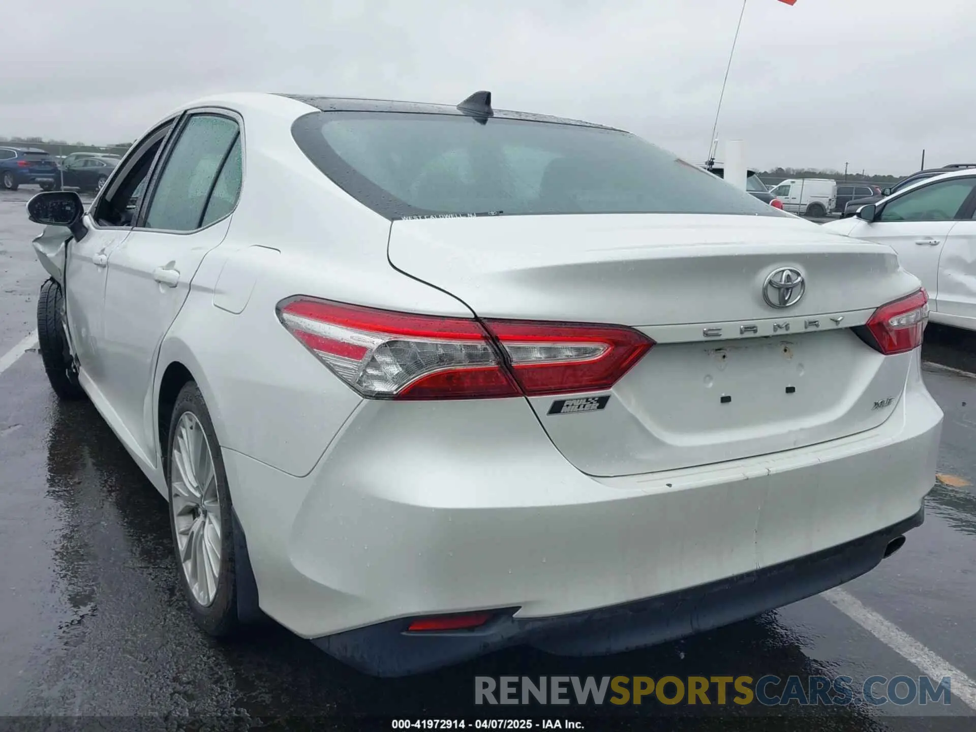 3 Photograph of a damaged car 4T1B11HK2KU842119 TOYOTA CAMRY 2019
