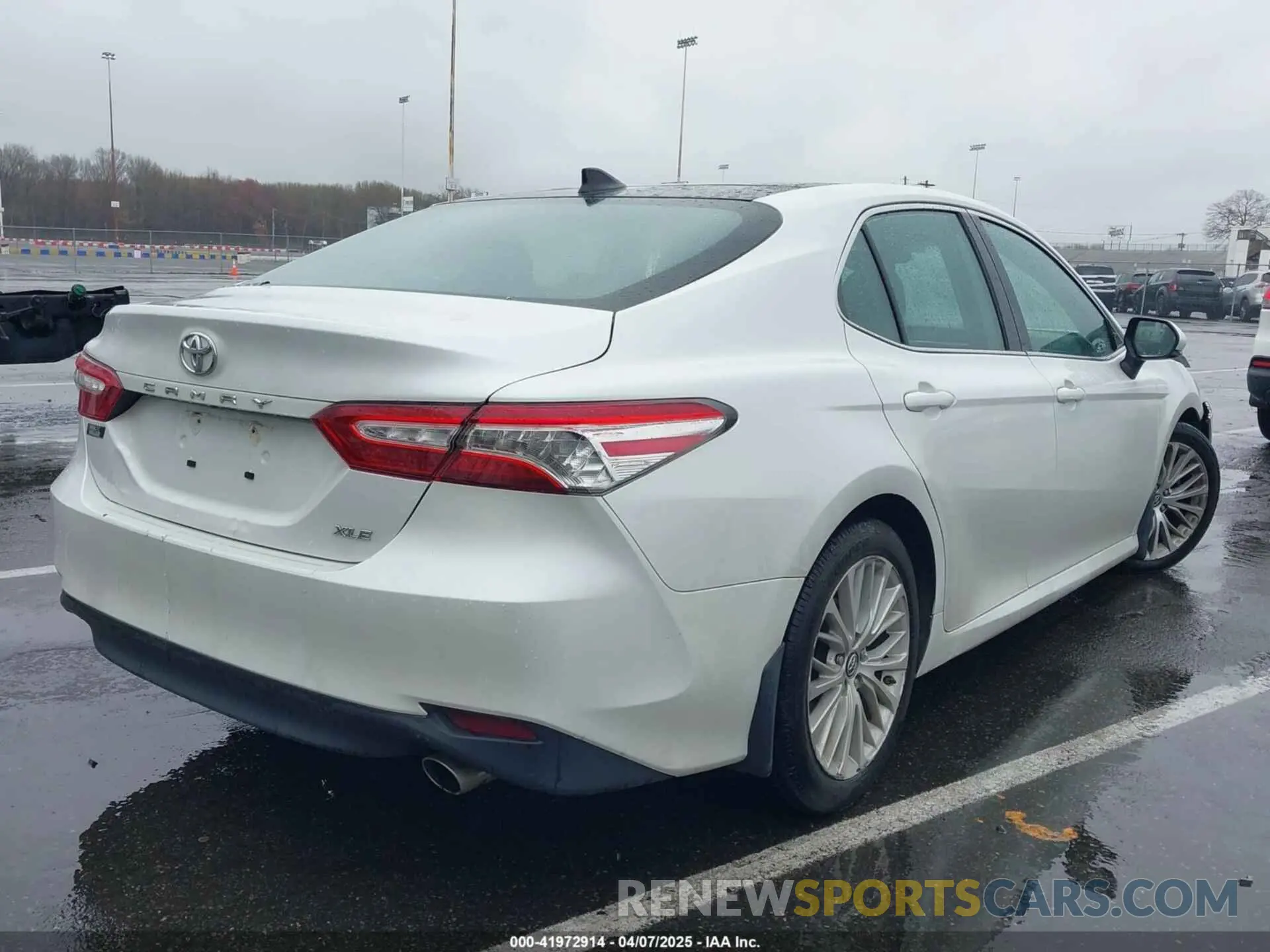 4 Photograph of a damaged car 4T1B11HK2KU842119 TOYOTA CAMRY 2019
