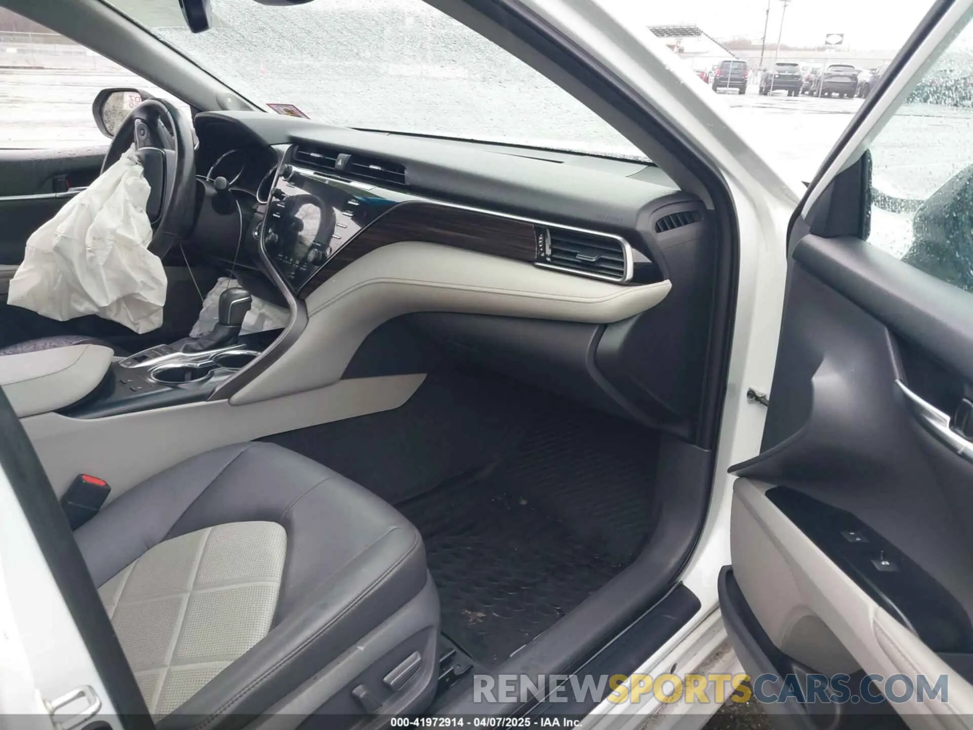 5 Photograph of a damaged car 4T1B11HK2KU842119 TOYOTA CAMRY 2019