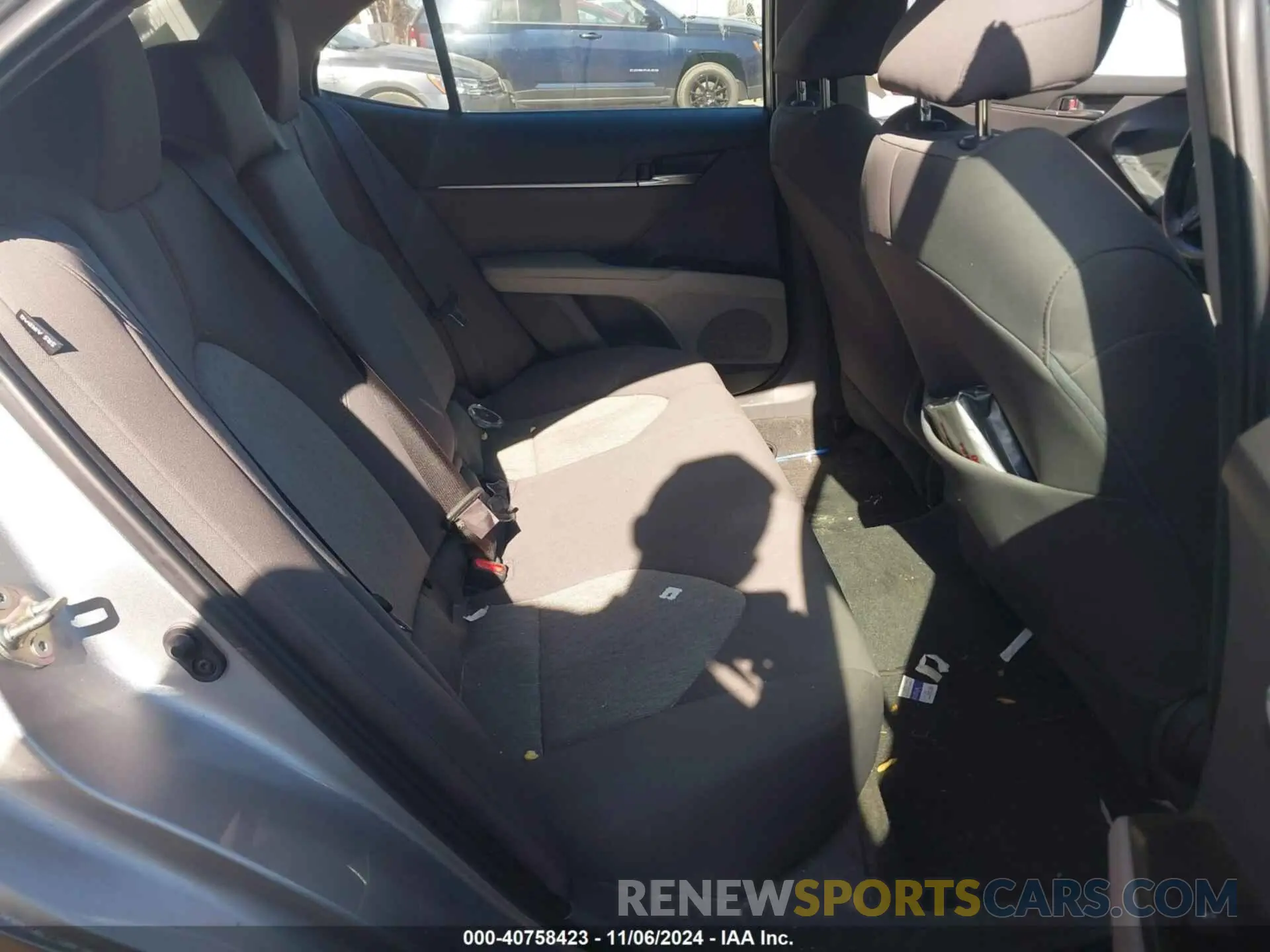 8 Photograph of a damaged car 4T1B11HK2KU850334 TOYOTA CAMRY 2019