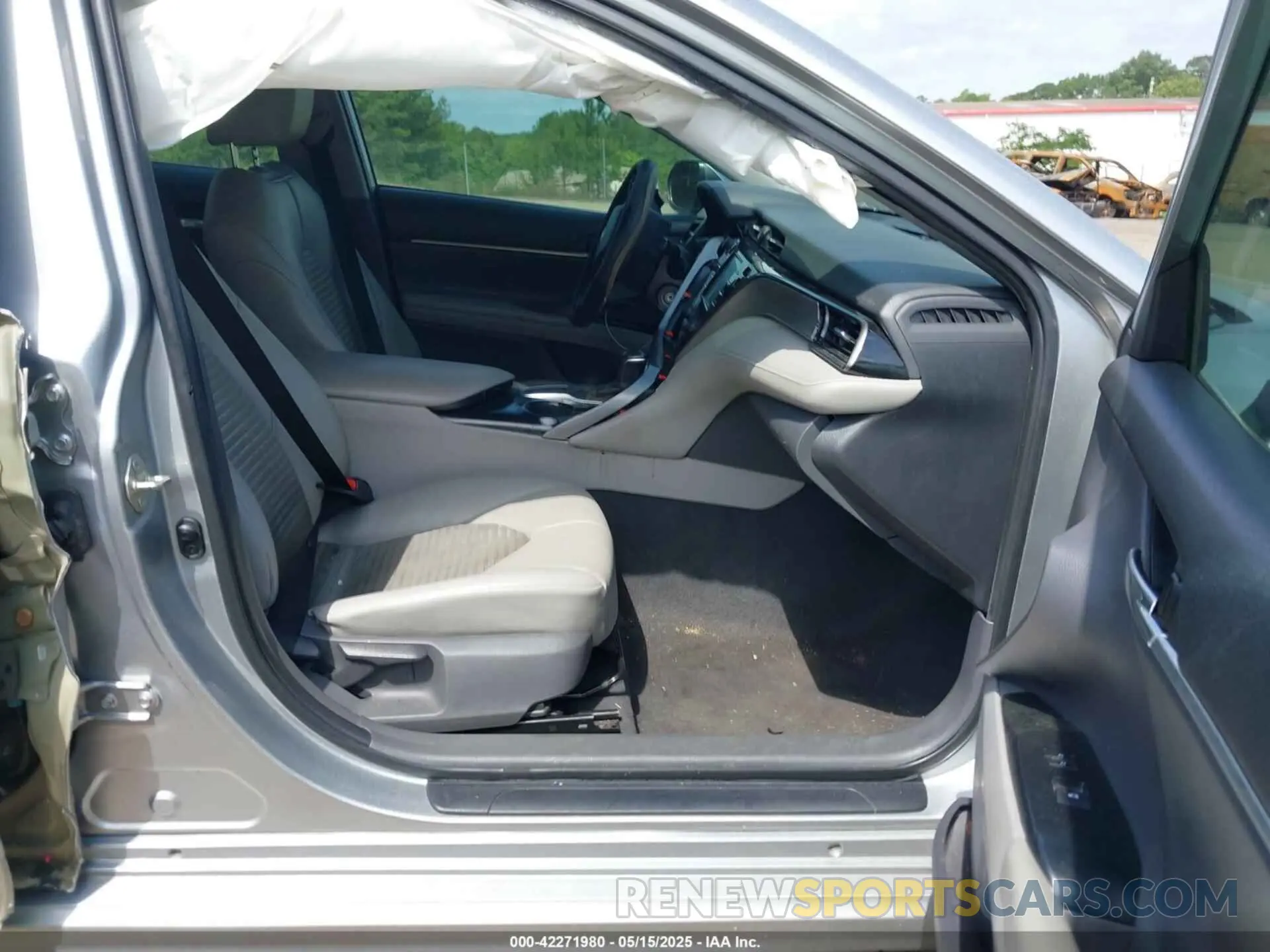 5 Photograph of a damaged car 4T1B11HK2KU853217 TOYOTA CAMRY 2019