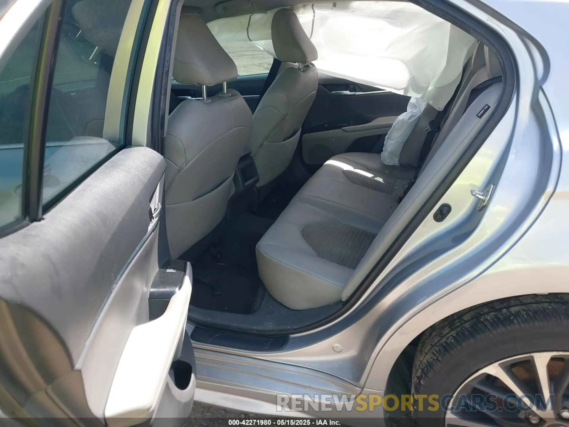 8 Photograph of a damaged car 4T1B11HK2KU853217 TOYOTA CAMRY 2019