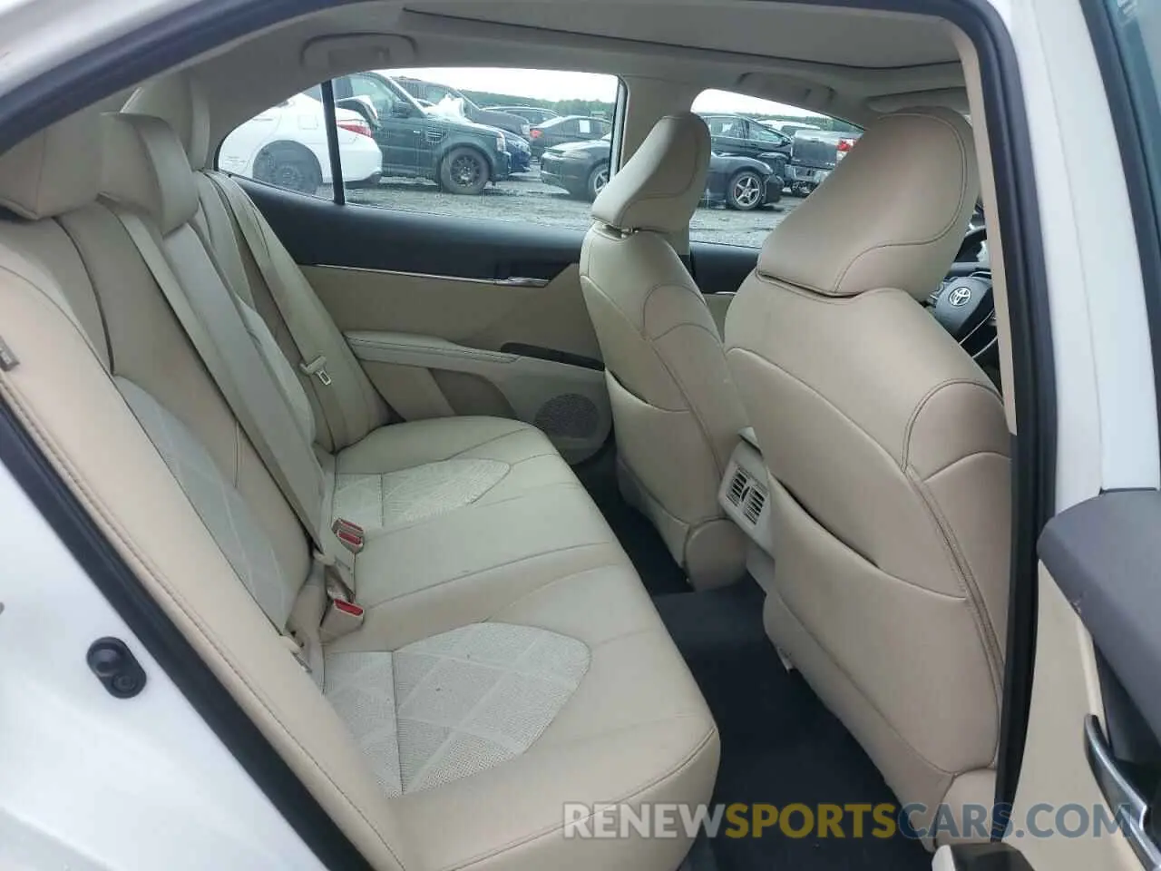 10 Photograph of a damaged car 4T1B11HK2KU856666 TOYOTA CAMRY 2019