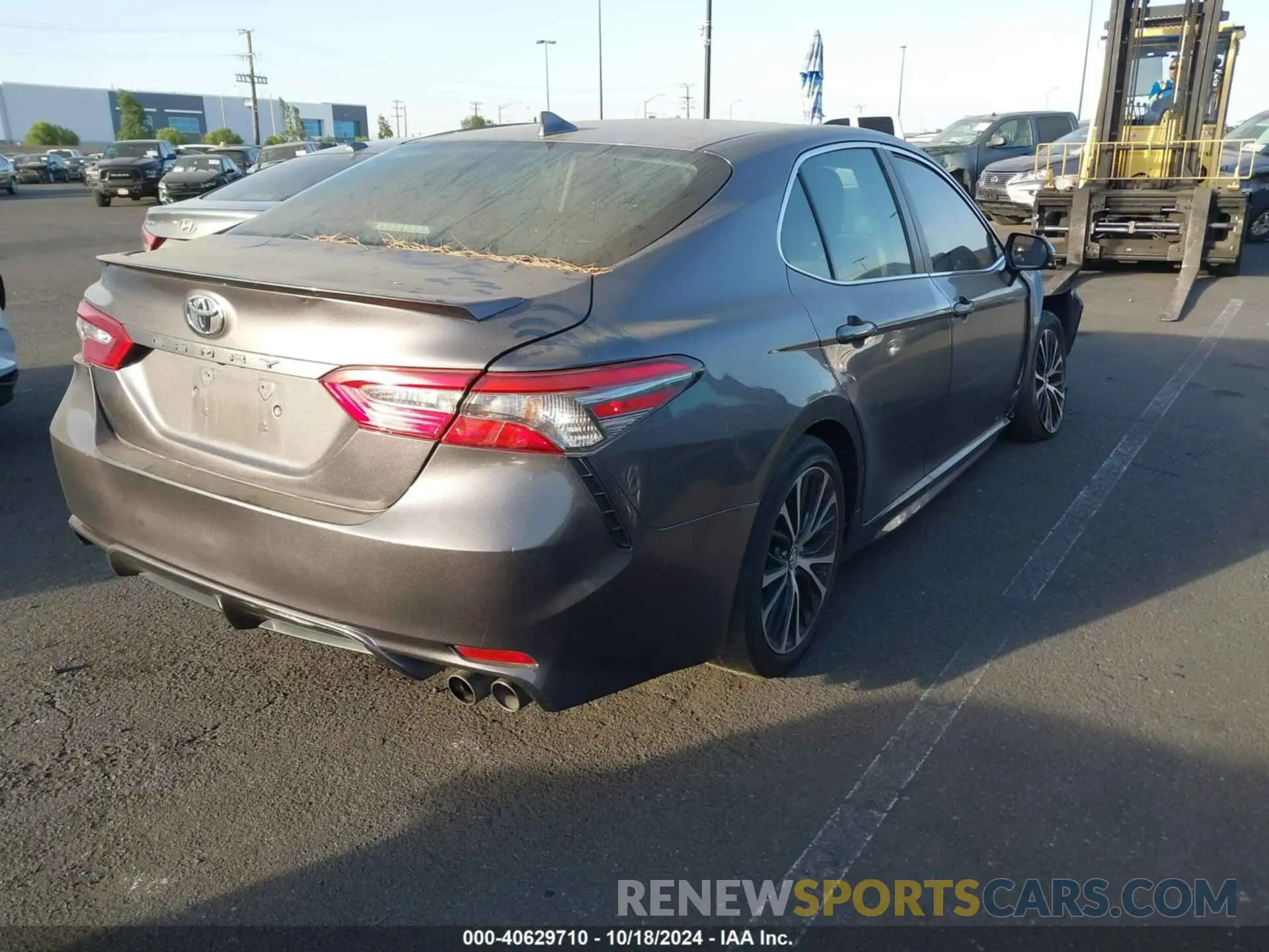 4 Photograph of a damaged car 4T1B11HK3KU166148 TOYOTA CAMRY 2019