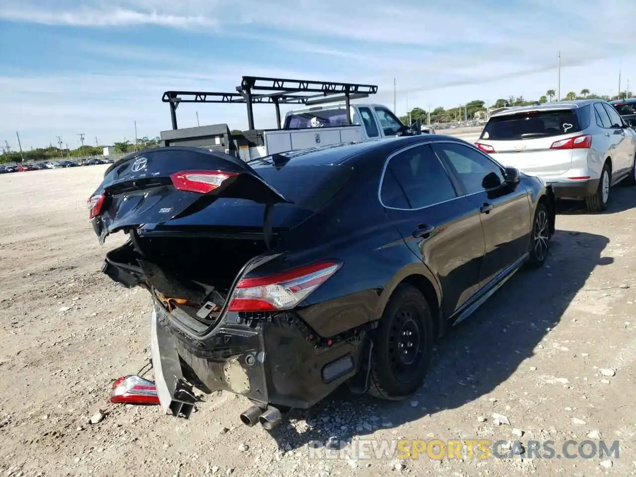 4 Photograph of a damaged car 4T1B11HK3KU170944 TOYOTA CAMRY 2019