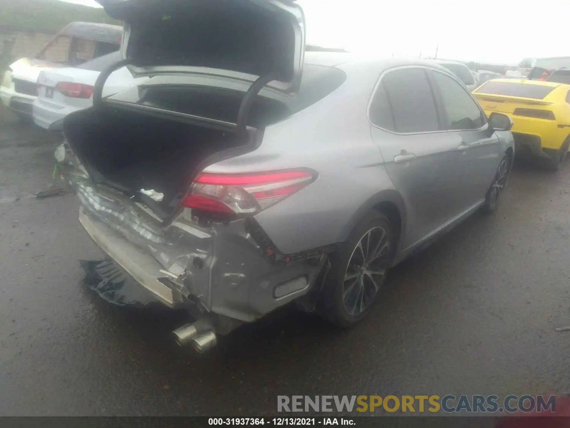 4 Photograph of a damaged car 4T1B11HK3KU172807 TOYOTA CAMRY 2019