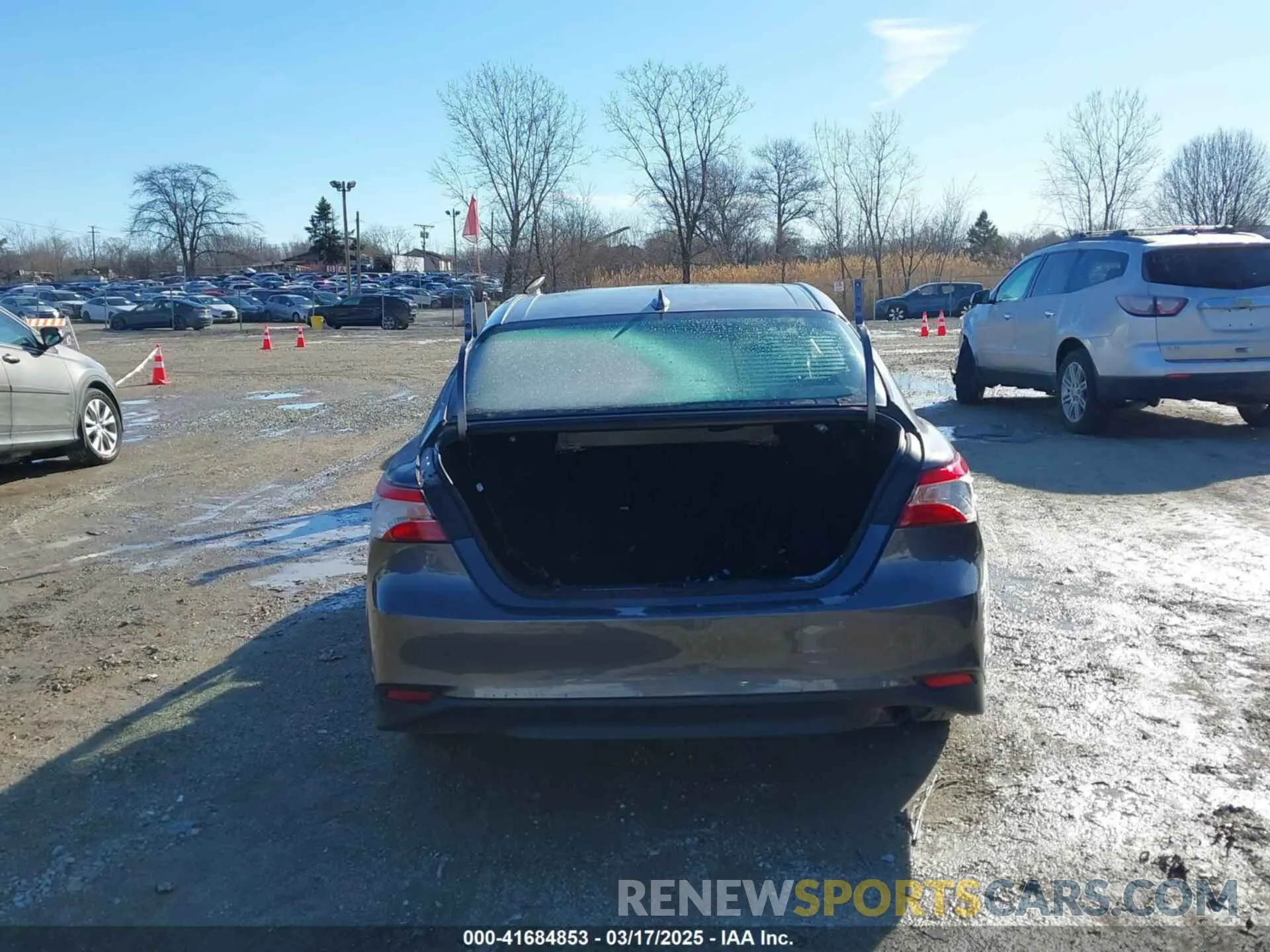 16 Photograph of a damaged car 4T1B11HK3KU172869 TOYOTA CAMRY 2019