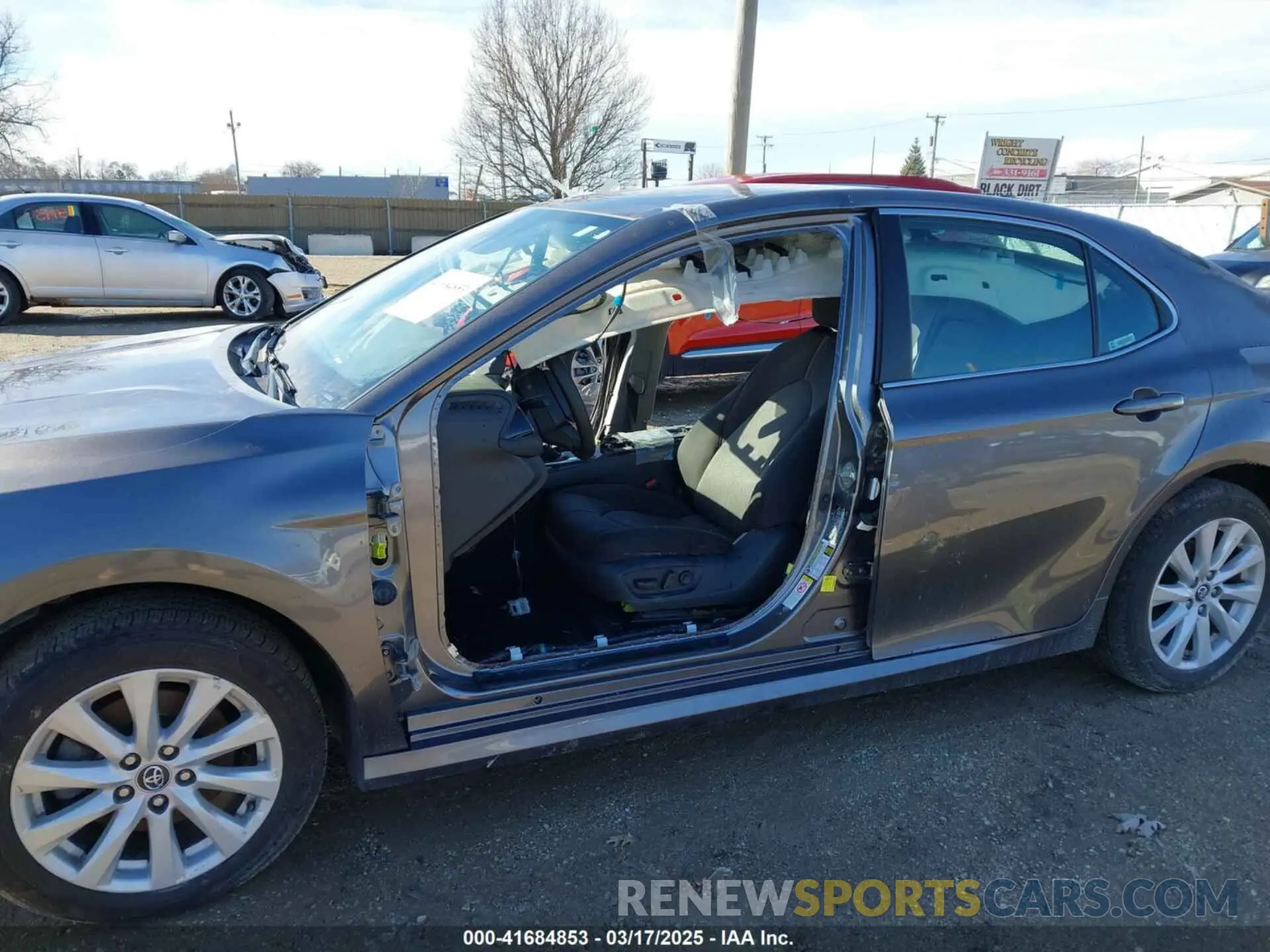 17 Photograph of a damaged car 4T1B11HK3KU172869 TOYOTA CAMRY 2019