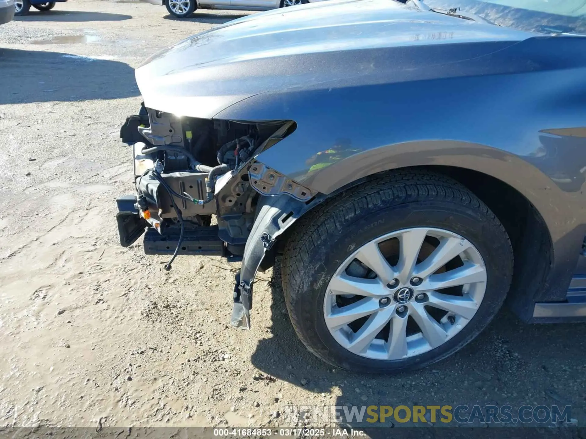 18 Photograph of a damaged car 4T1B11HK3KU172869 TOYOTA CAMRY 2019