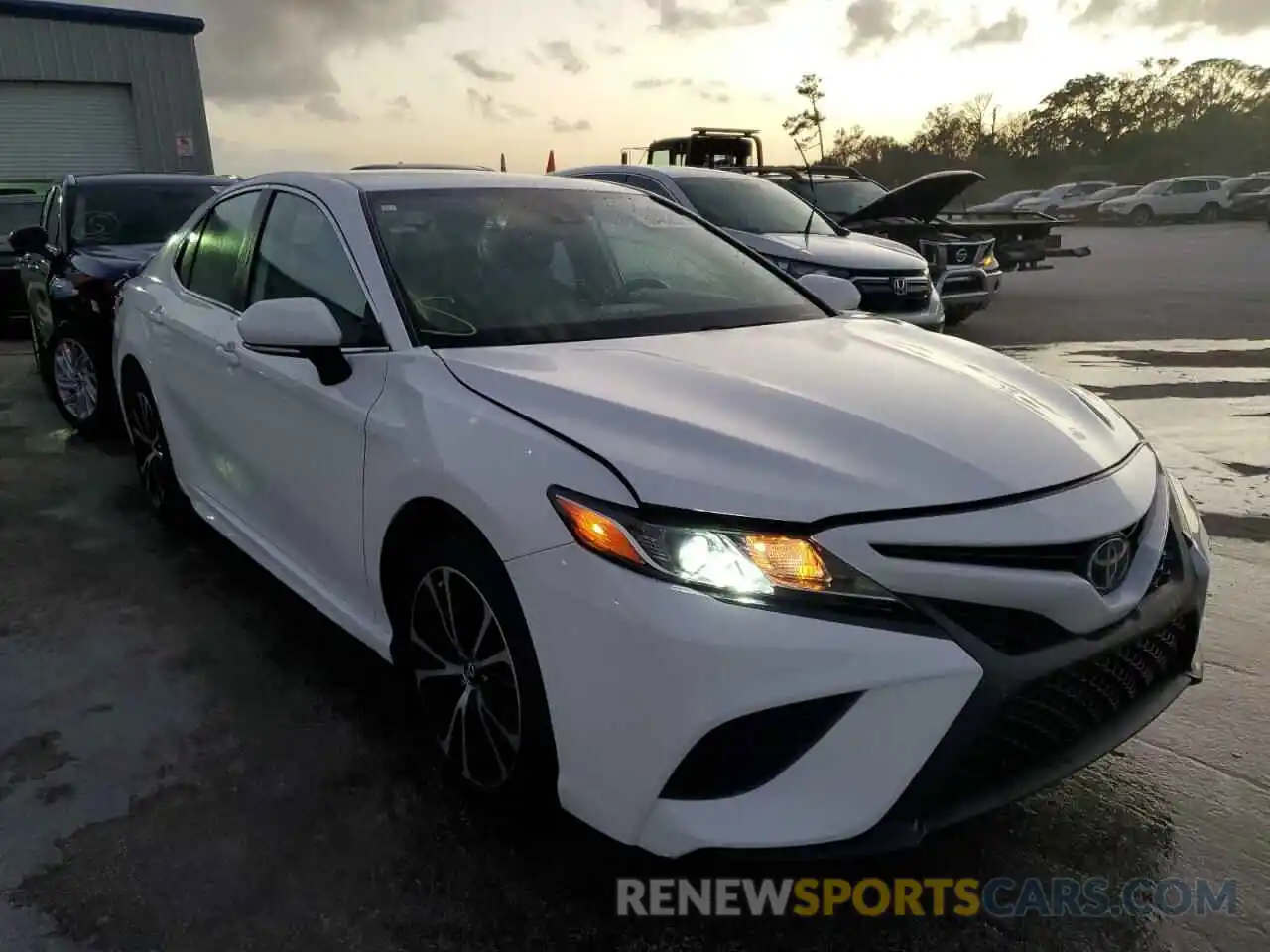 4 Photograph of a damaged car 4T1B11HK3KU182611 TOYOTA CAMRY 2019