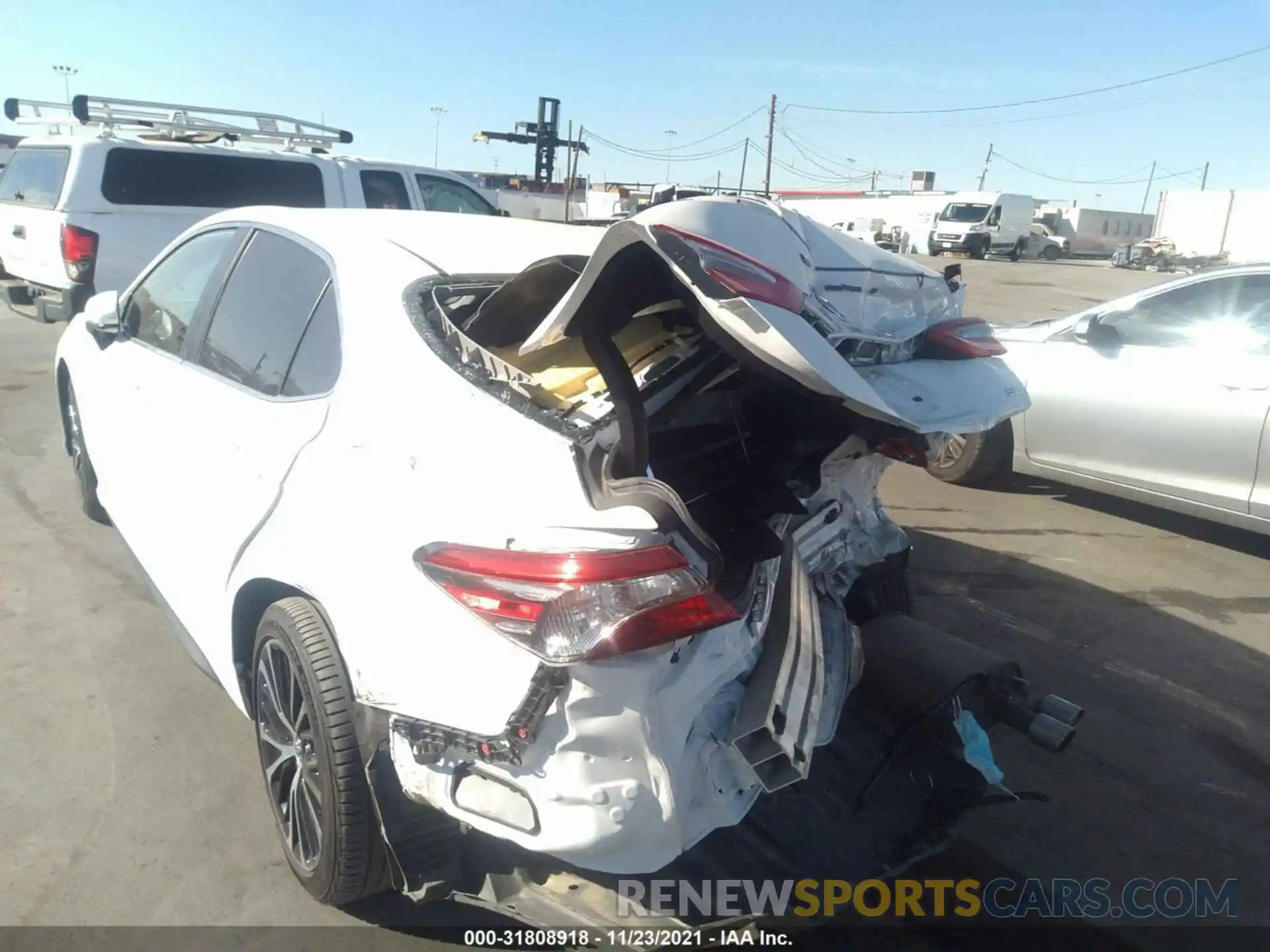 6 Photograph of a damaged car 4T1B11HK3KU195519 TOYOTA CAMRY 2019