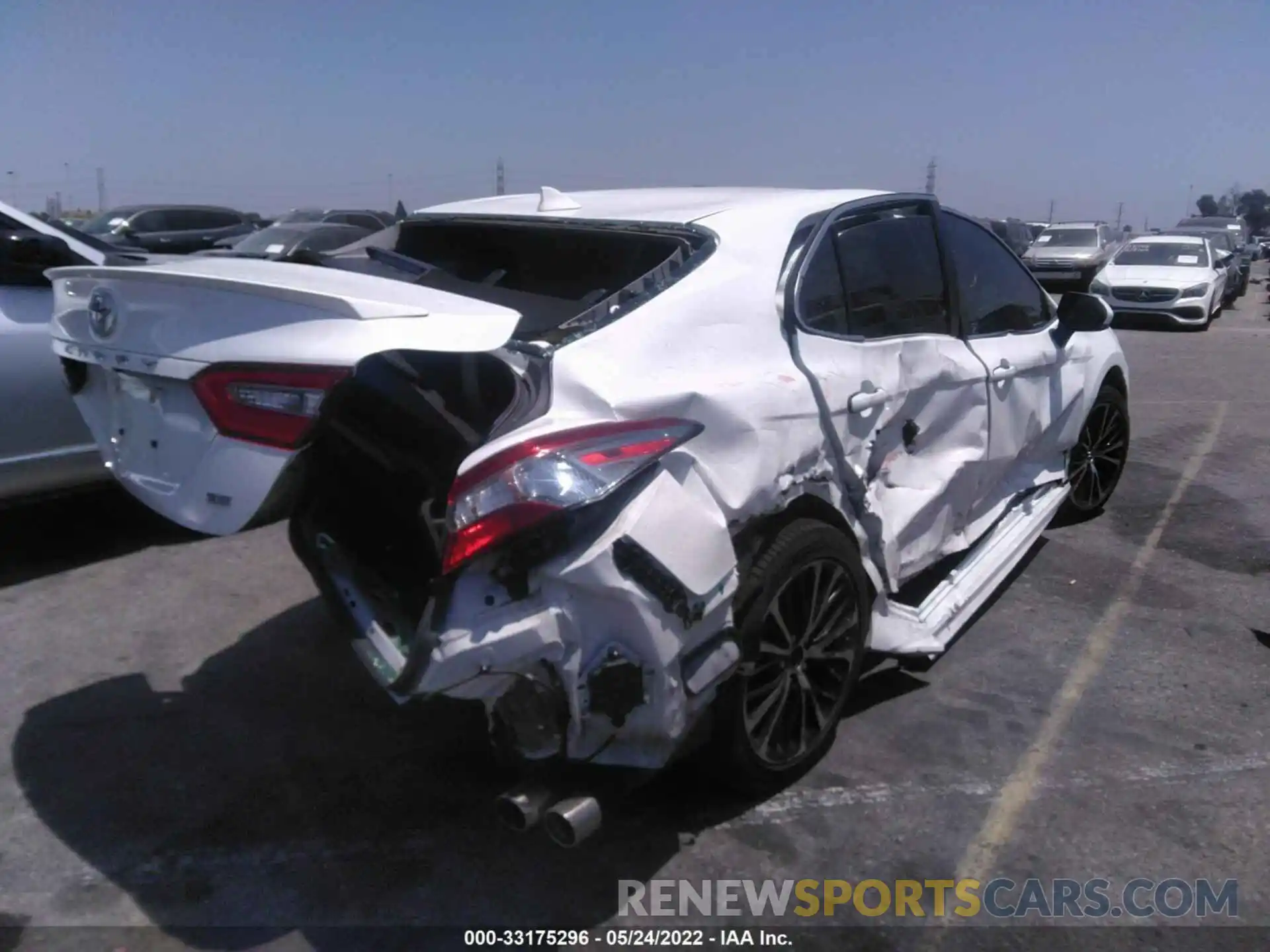 4 Photograph of a damaged car 4T1B11HK3KU201805 TOYOTA CAMRY 2019