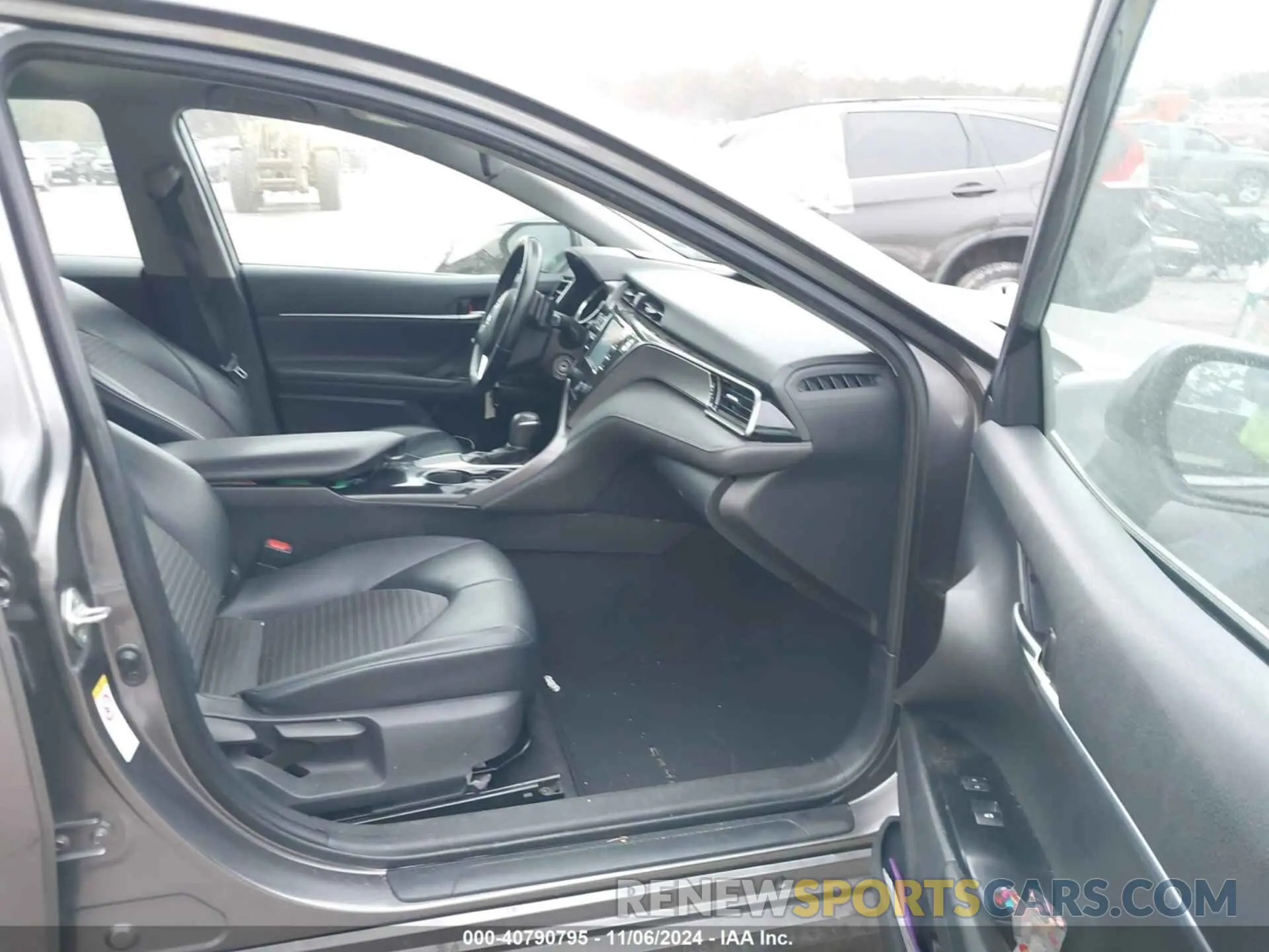 5 Photograph of a damaged car 4T1B11HK3KU202310 TOYOTA CAMRY 2019