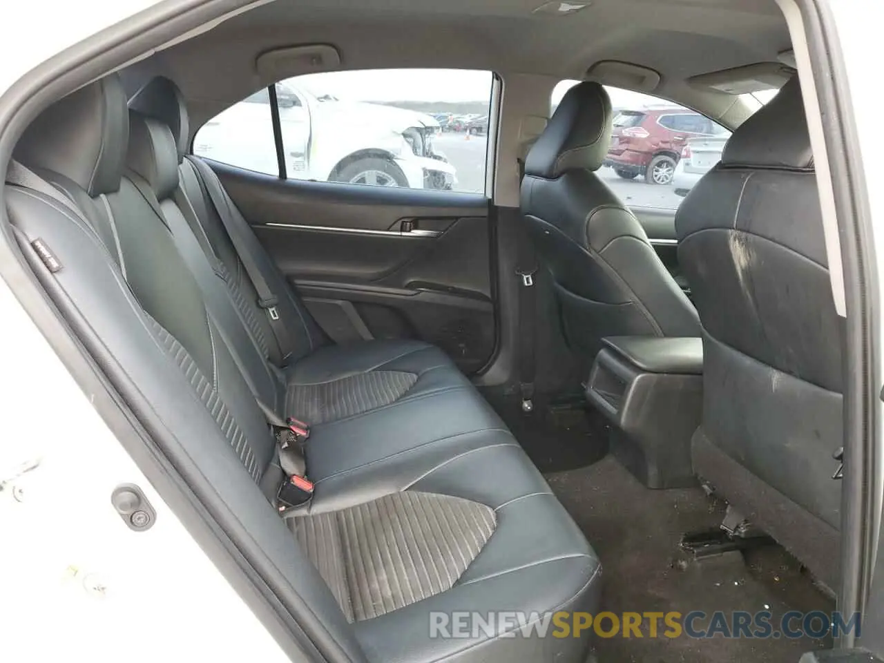 10 Photograph of a damaged car 4T1B11HK3KU208205 TOYOTA CAMRY 2019