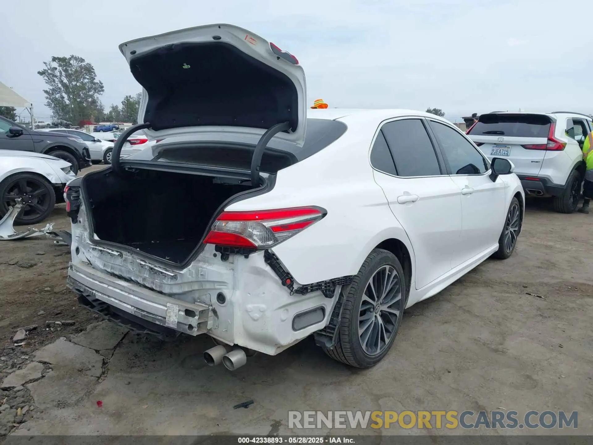4 Photograph of a damaged car 4T1B11HK3KU211105 TOYOTA CAMRY 2019