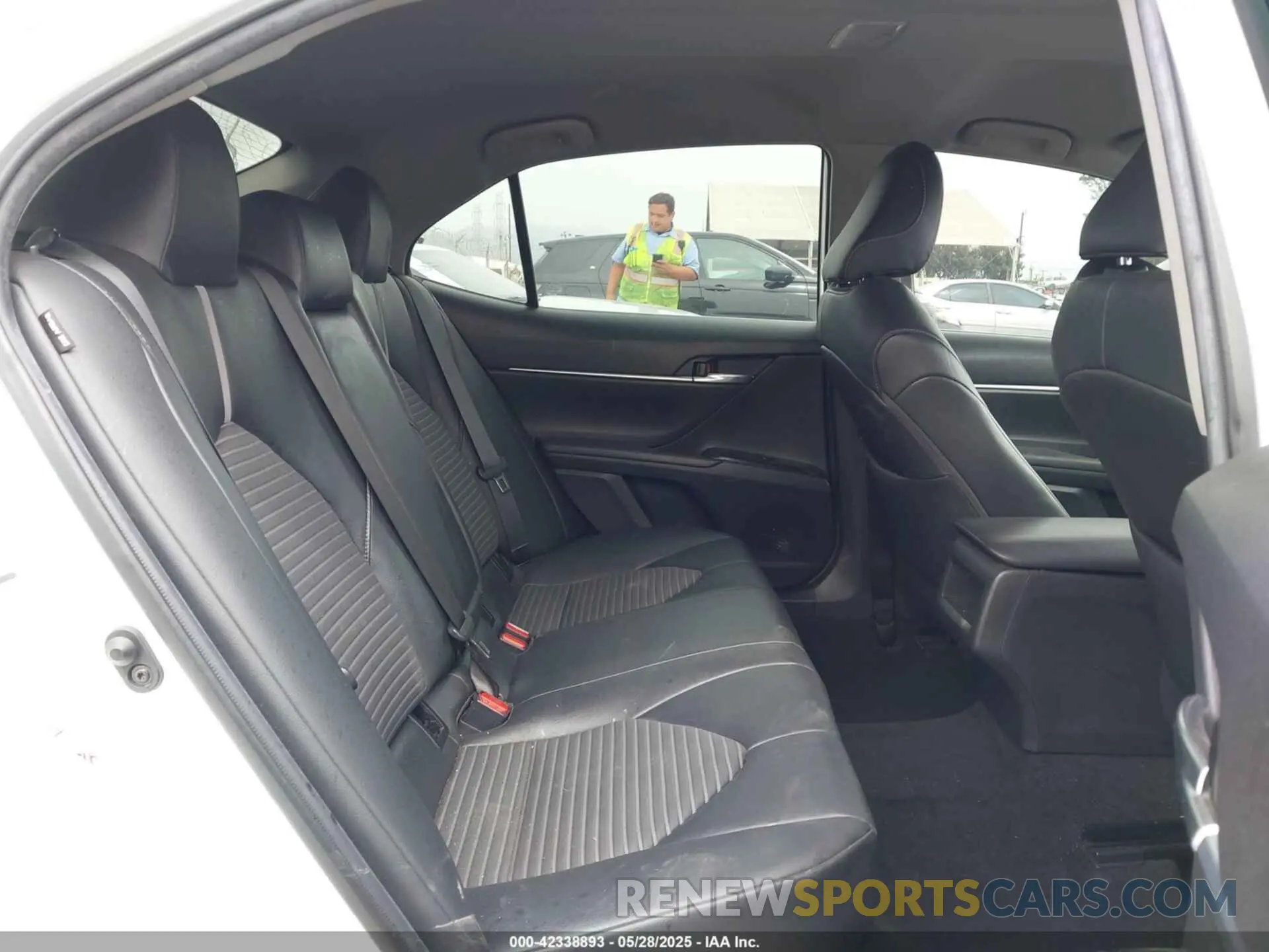 8 Photograph of a damaged car 4T1B11HK3KU211105 TOYOTA CAMRY 2019