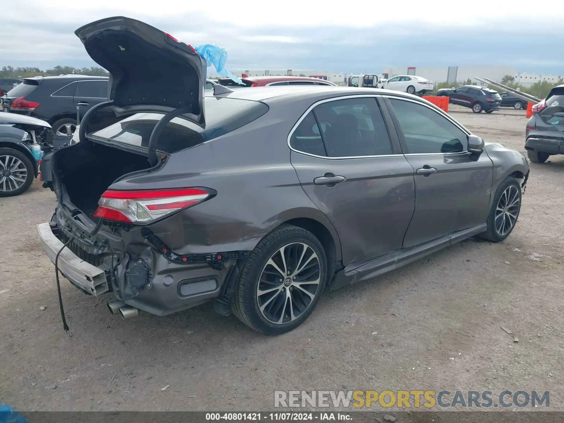4 Photograph of a damaged car 4T1B11HK3KU216465 TOYOTA CAMRY 2019
