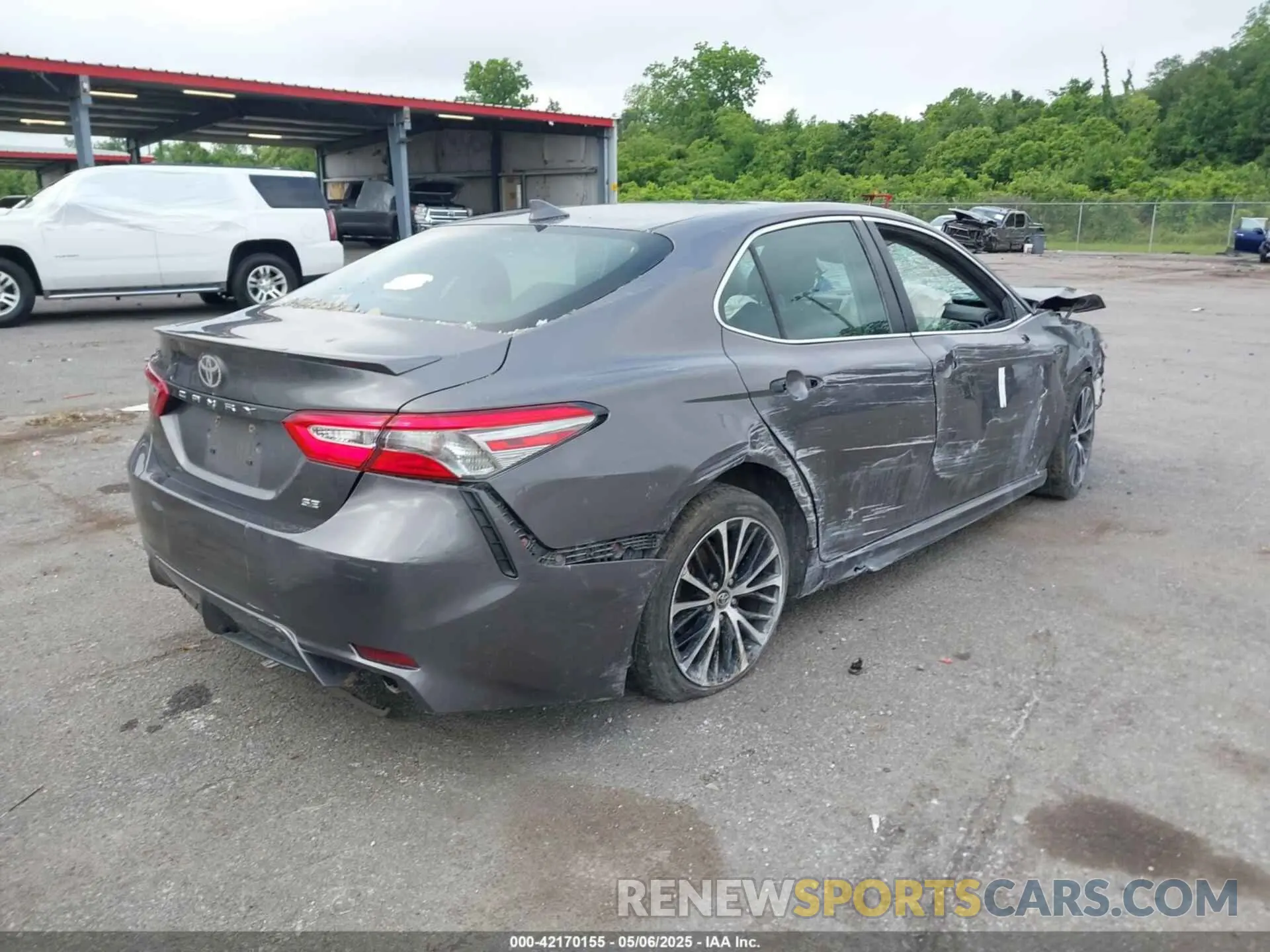 4 Photograph of a damaged car 4T1B11HK3KU218474 TOYOTA CAMRY 2019