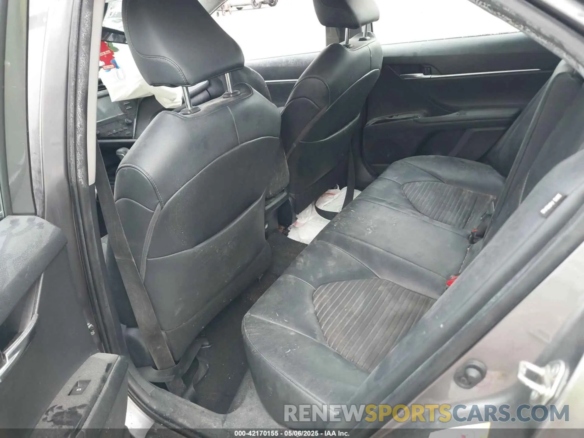 8 Photograph of a damaged car 4T1B11HK3KU218474 TOYOTA CAMRY 2019
