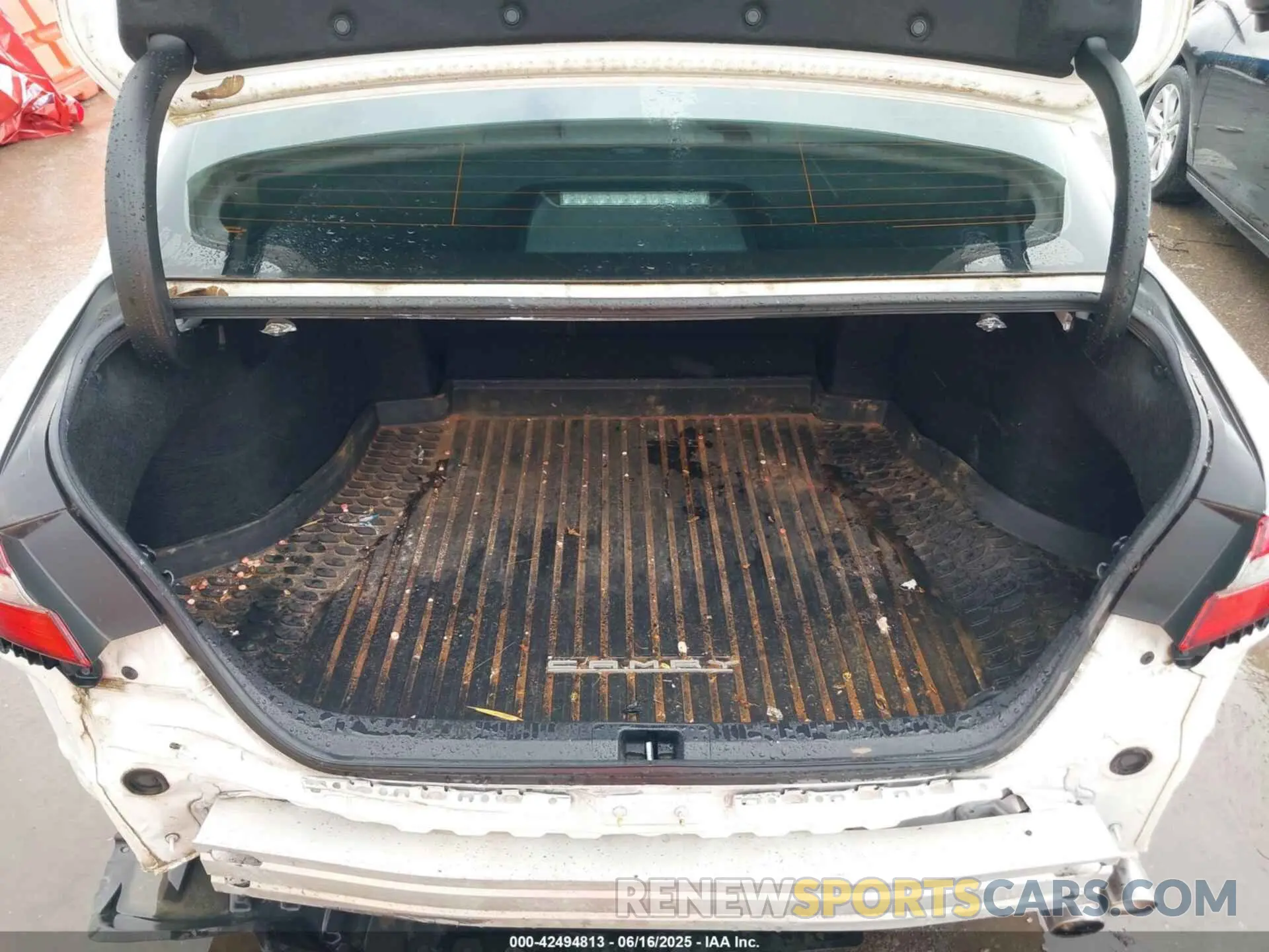 17 Photograph of a damaged car 4T1B11HK3KU221939 TOYOTA CAMRY 2019