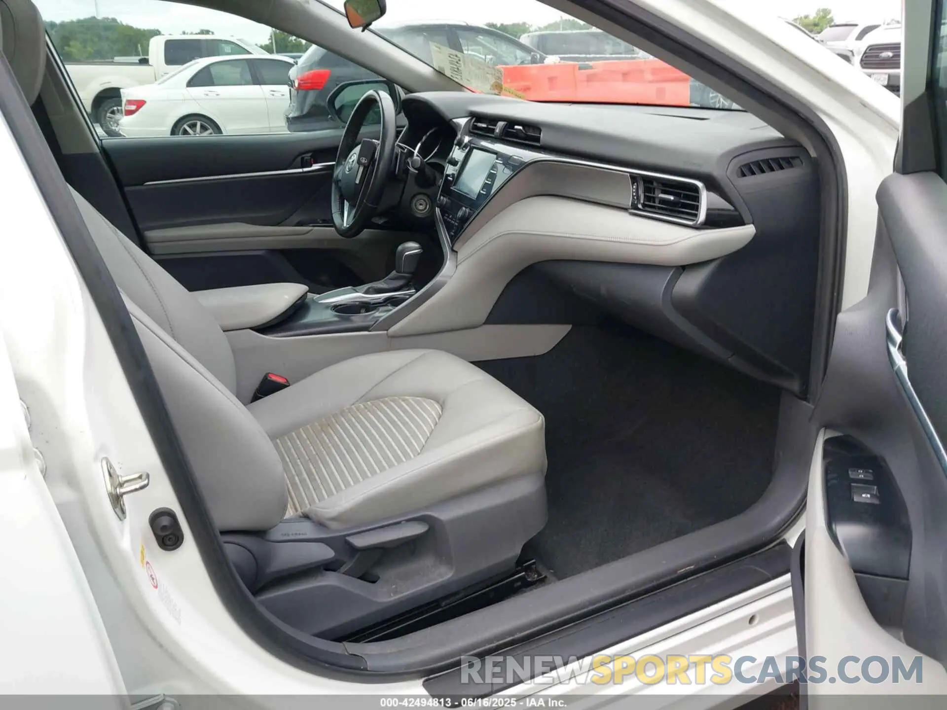 5 Photograph of a damaged car 4T1B11HK3KU221939 TOYOTA CAMRY 2019