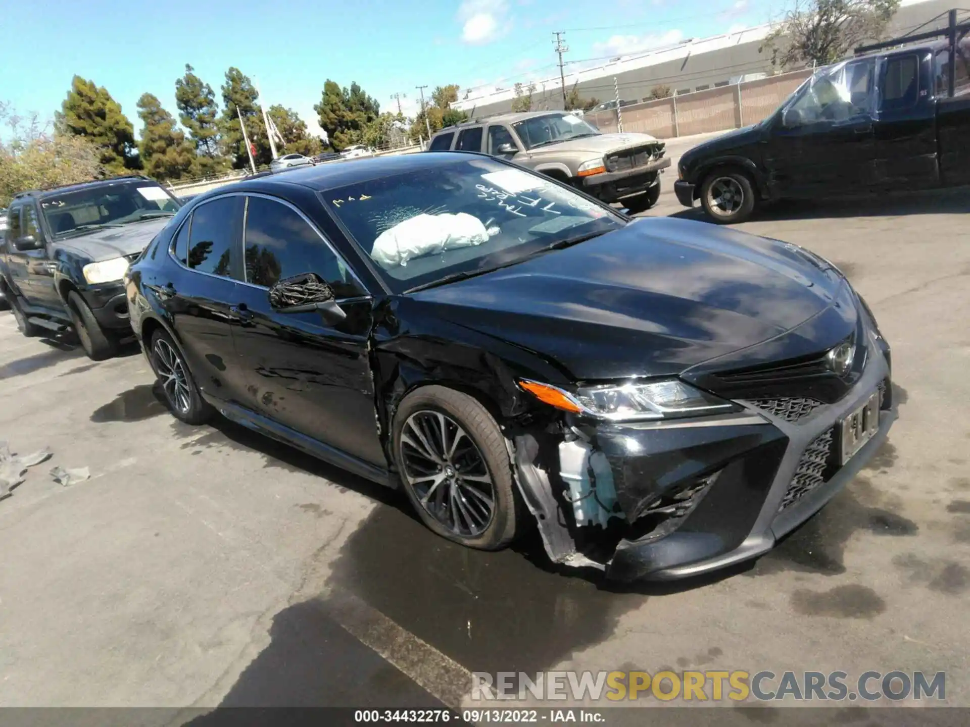 1 Photograph of a damaged car 4T1B11HK3KU230379 TOYOTA CAMRY 2019