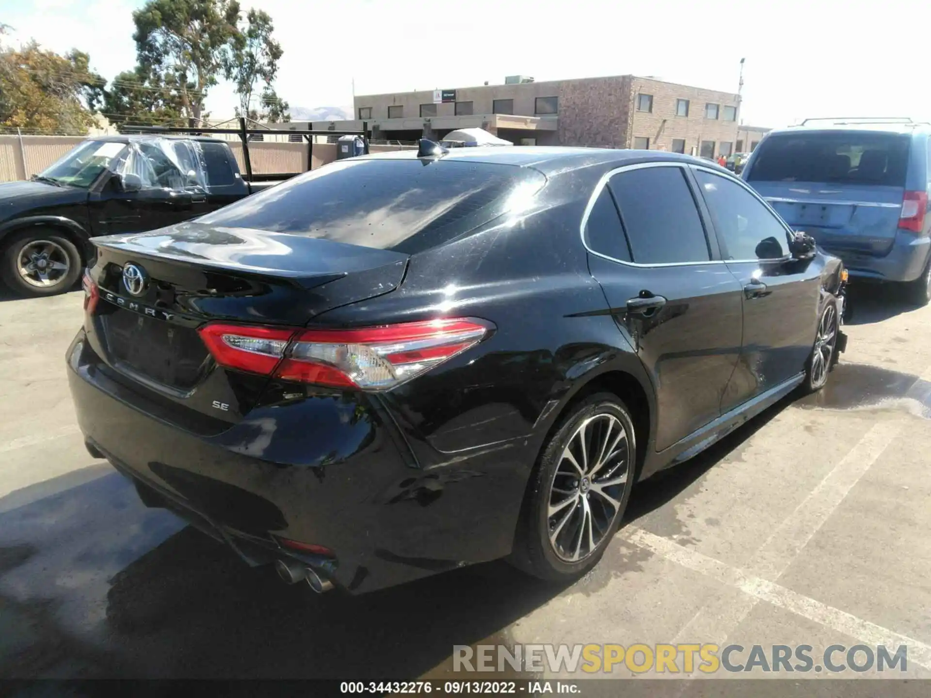 4 Photograph of a damaged car 4T1B11HK3KU230379 TOYOTA CAMRY 2019