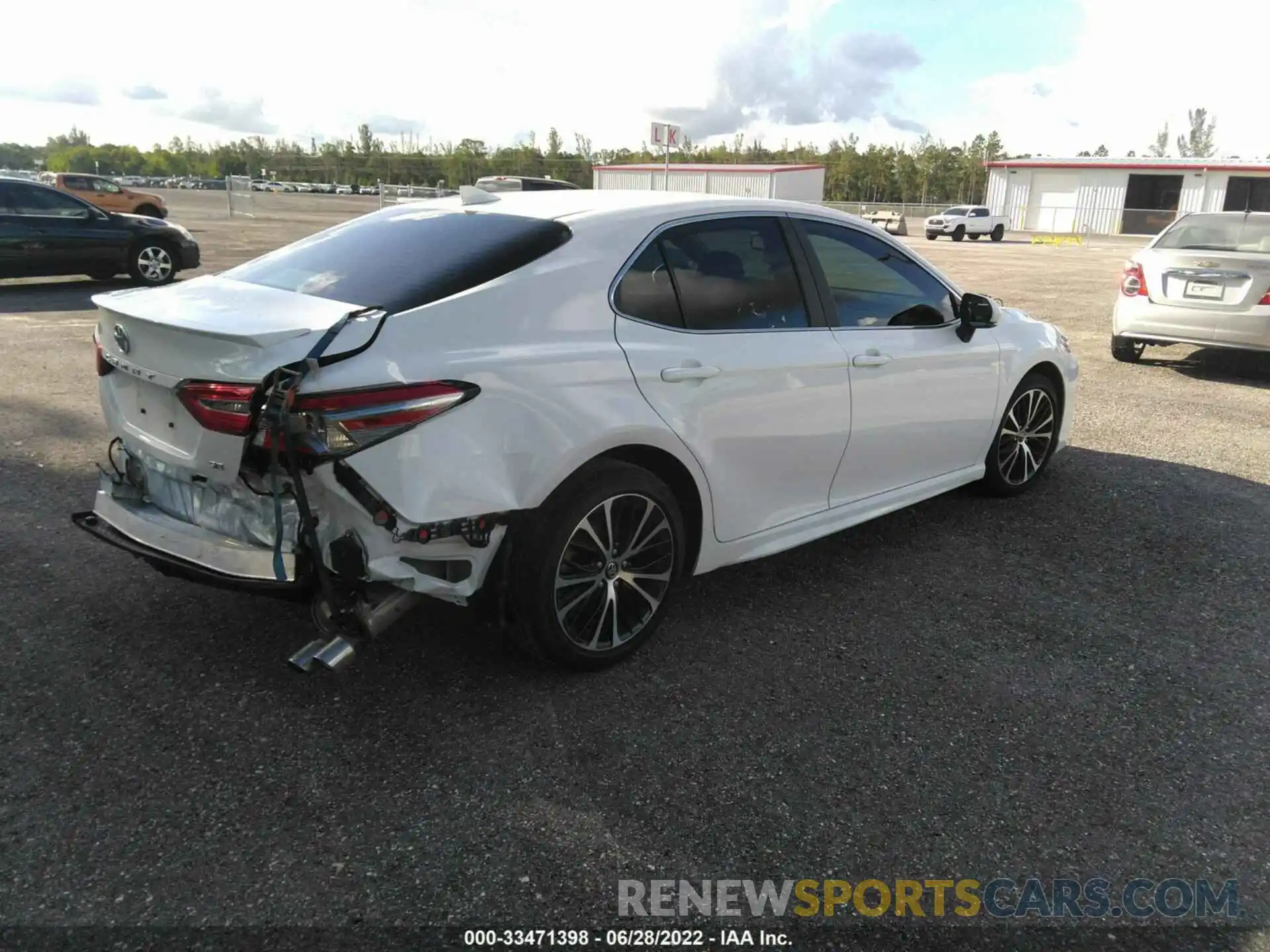 4 Photograph of a damaged car 4T1B11HK3KU256240 TOYOTA CAMRY 2019