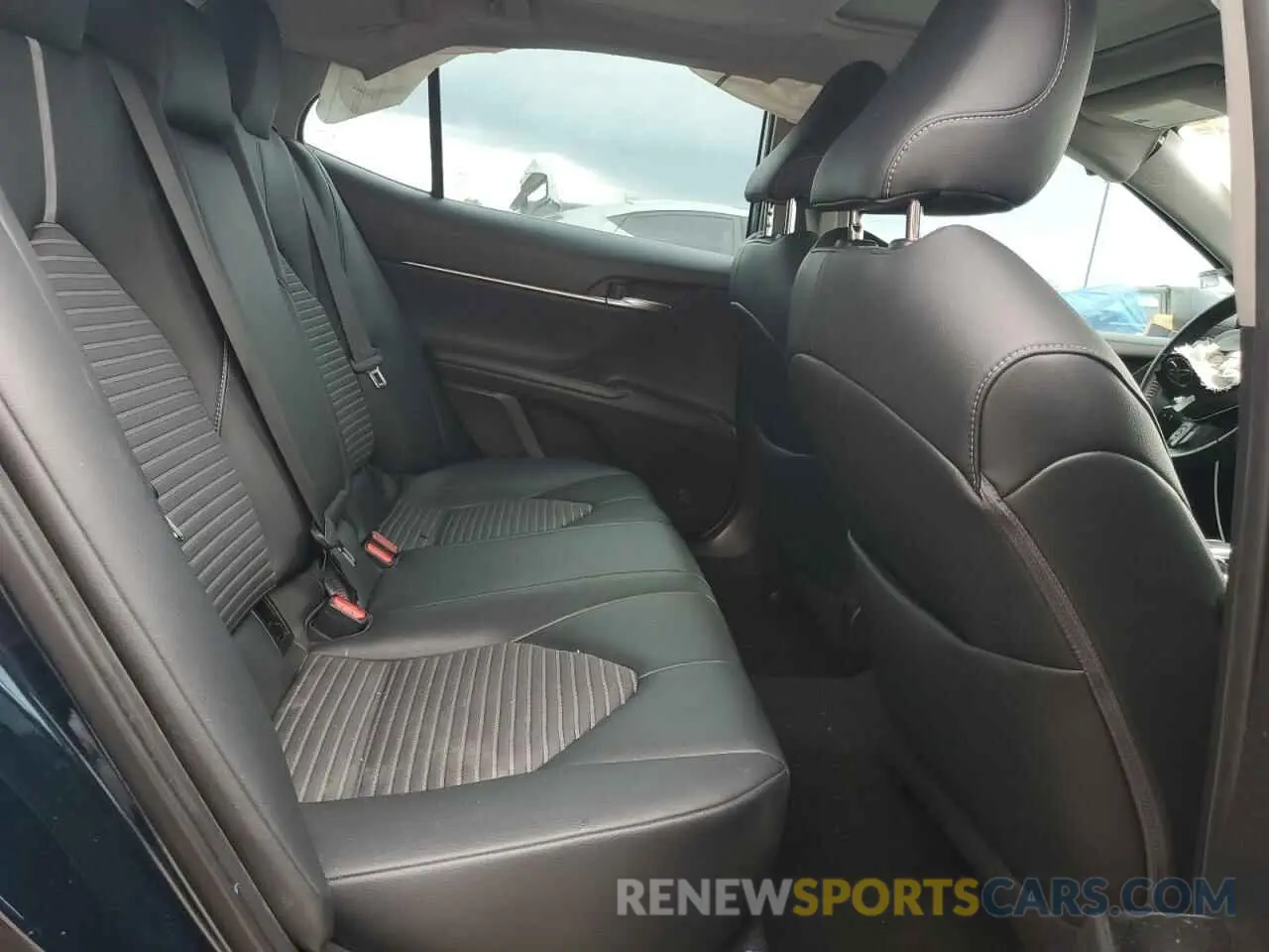10 Photograph of a damaged car 4T1B11HK3KU257128 TOYOTA CAMRY 2019
