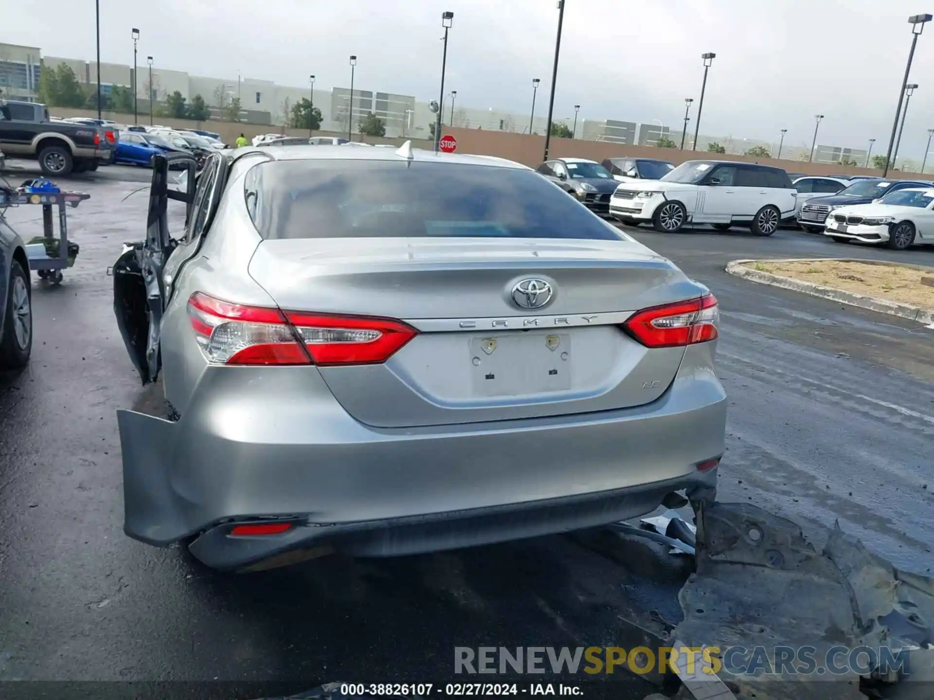 15 Photograph of a damaged car 4T1B11HK3KU267058 TOYOTA CAMRY 2019