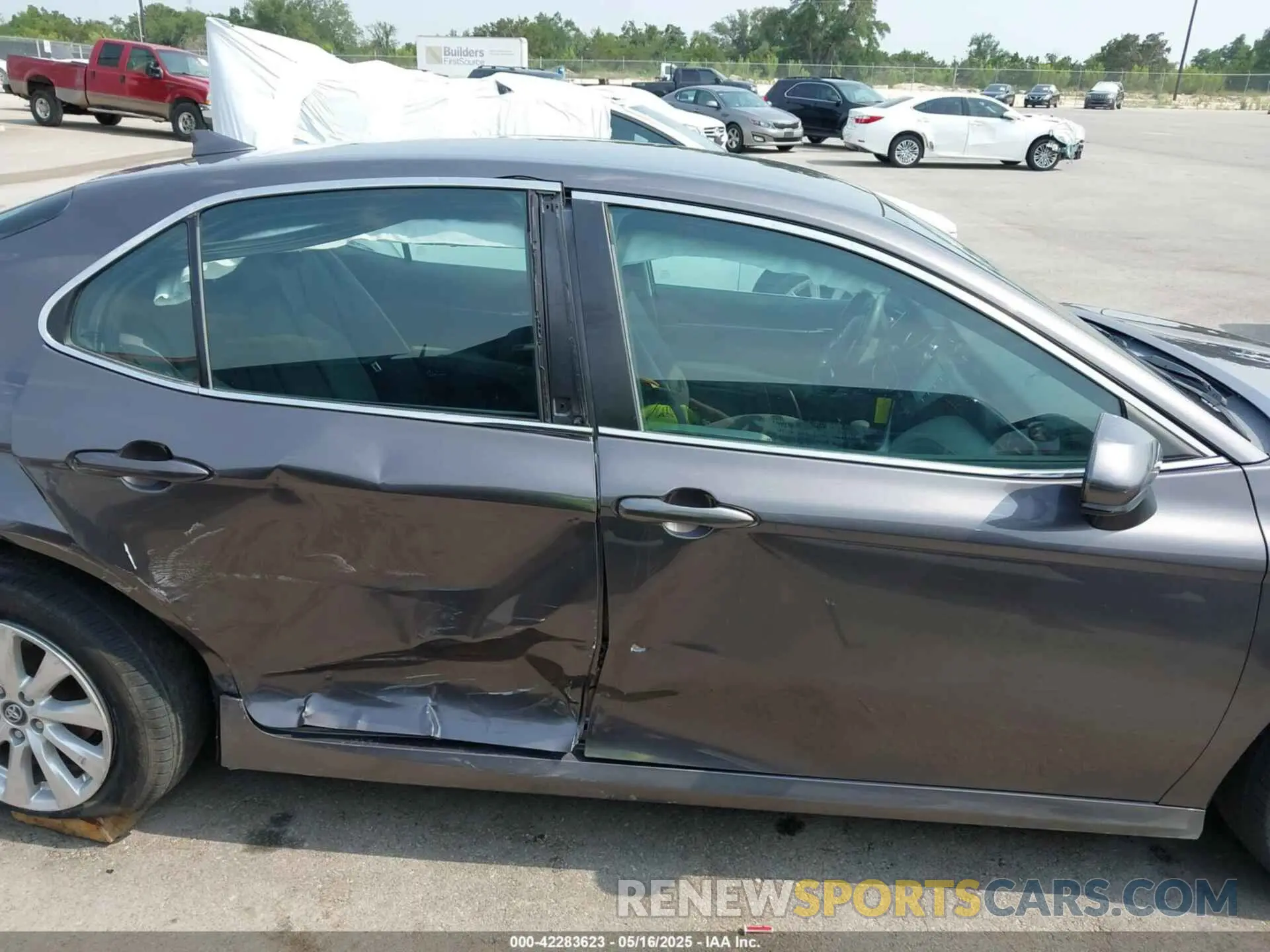 13 Photograph of a damaged car 4T1B11HK3KU268999 TOYOTA CAMRY 2019