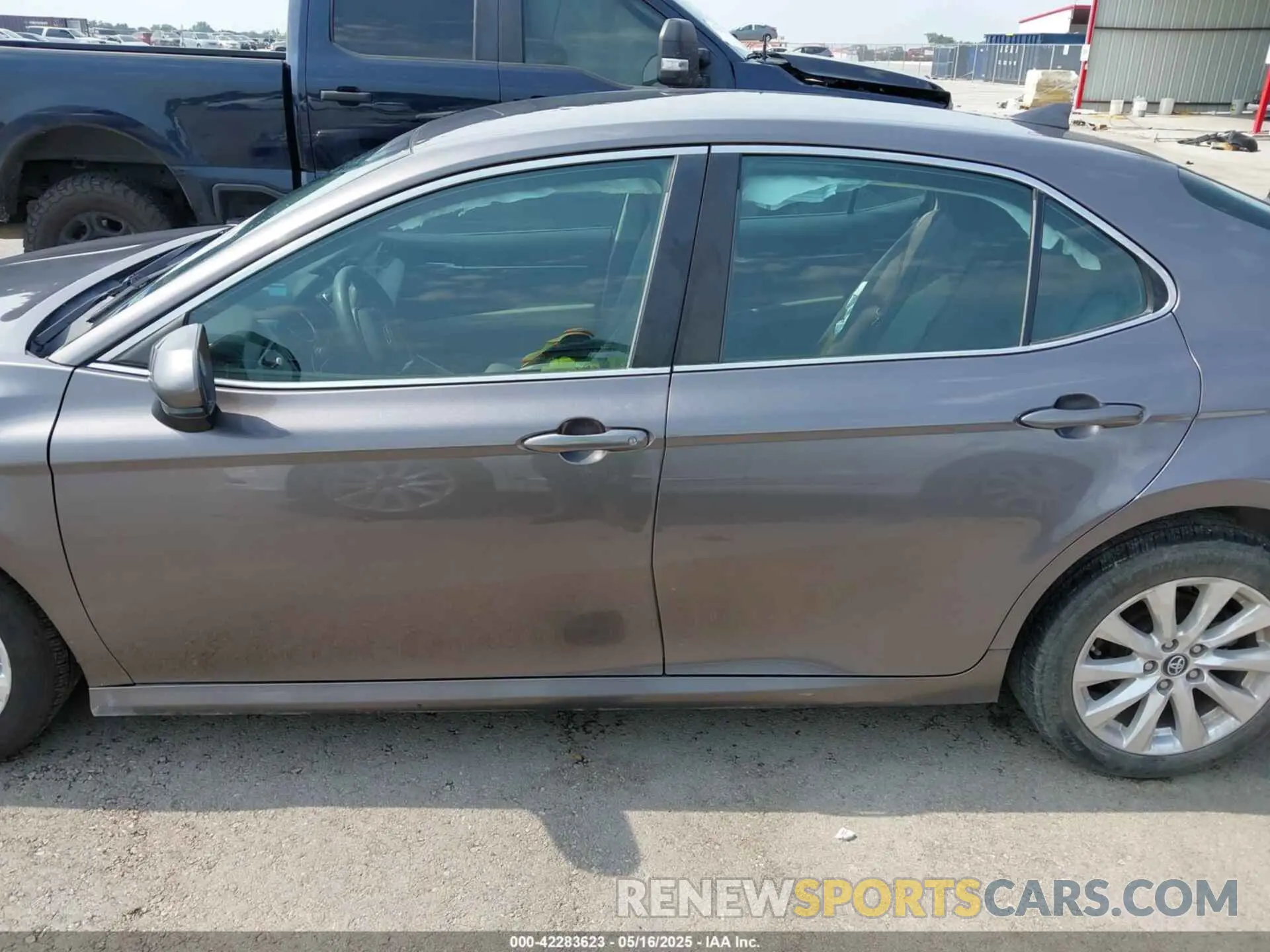 14 Photograph of a damaged car 4T1B11HK3KU268999 TOYOTA CAMRY 2019
