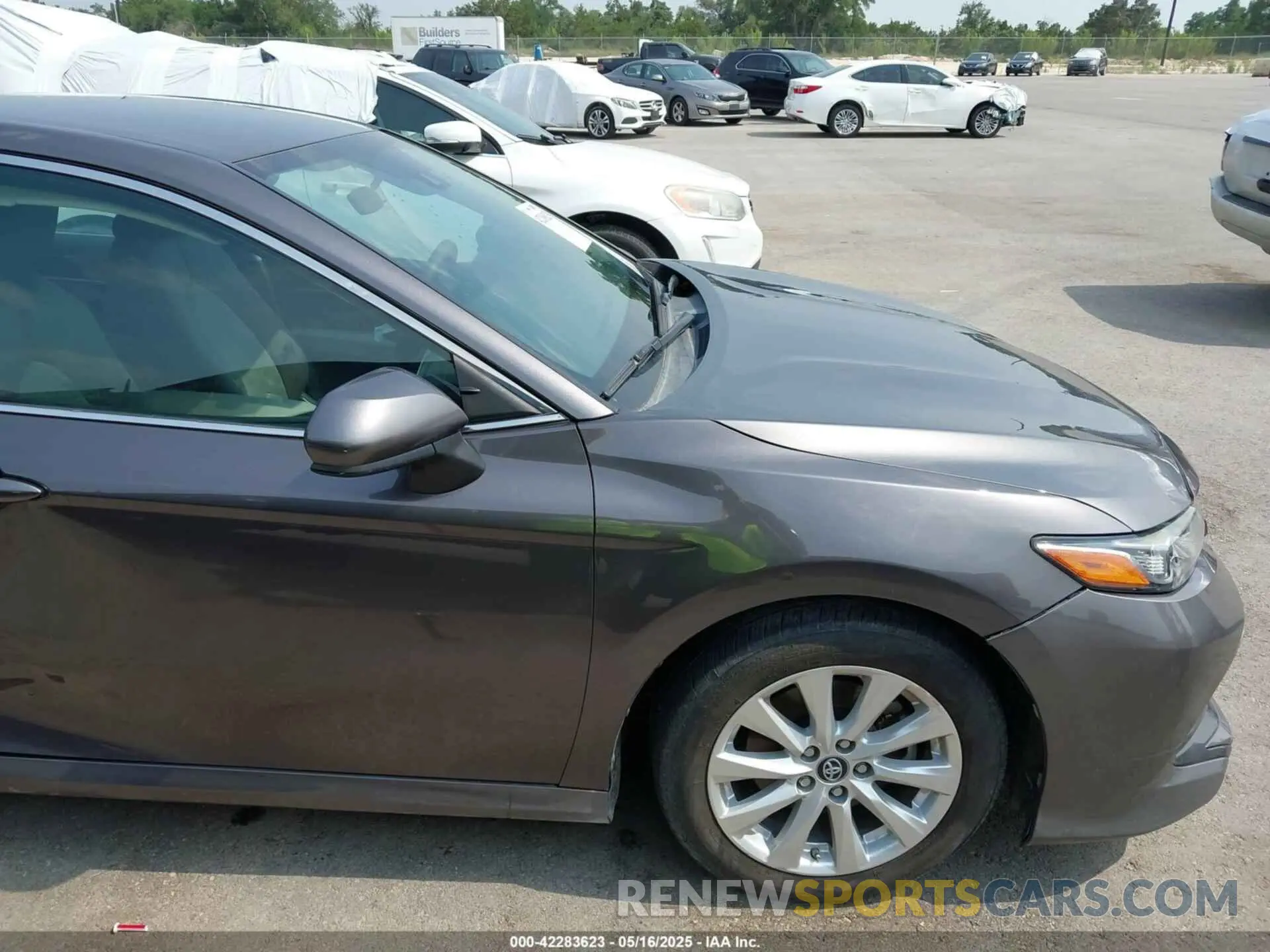 18 Photograph of a damaged car 4T1B11HK3KU268999 TOYOTA CAMRY 2019