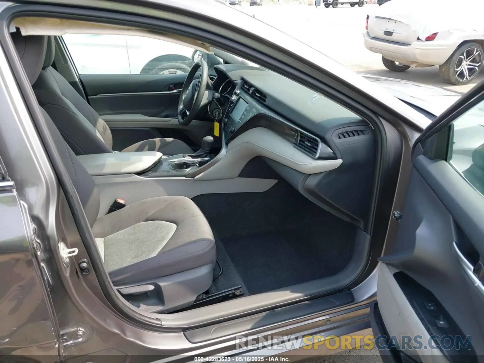 5 Photograph of a damaged car 4T1B11HK3KU268999 TOYOTA CAMRY 2019