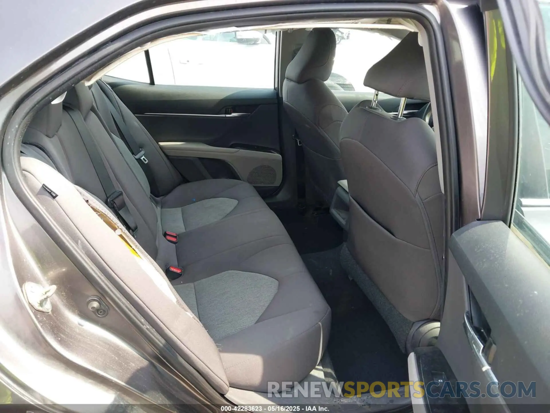 8 Photograph of a damaged car 4T1B11HK3KU268999 TOYOTA CAMRY 2019