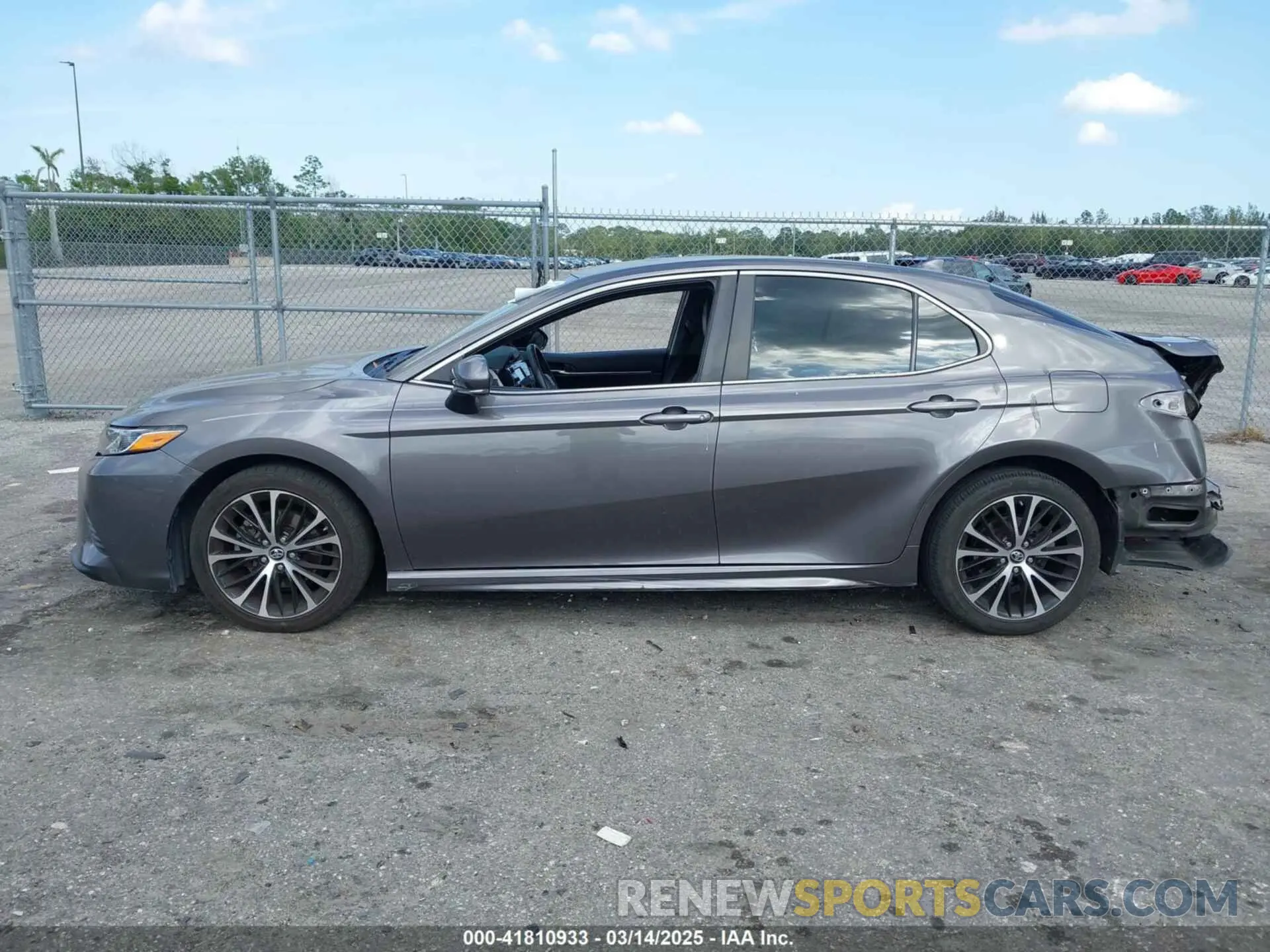 15 Photograph of a damaged car 4T1B11HK3KU276472 TOYOTA CAMRY 2019