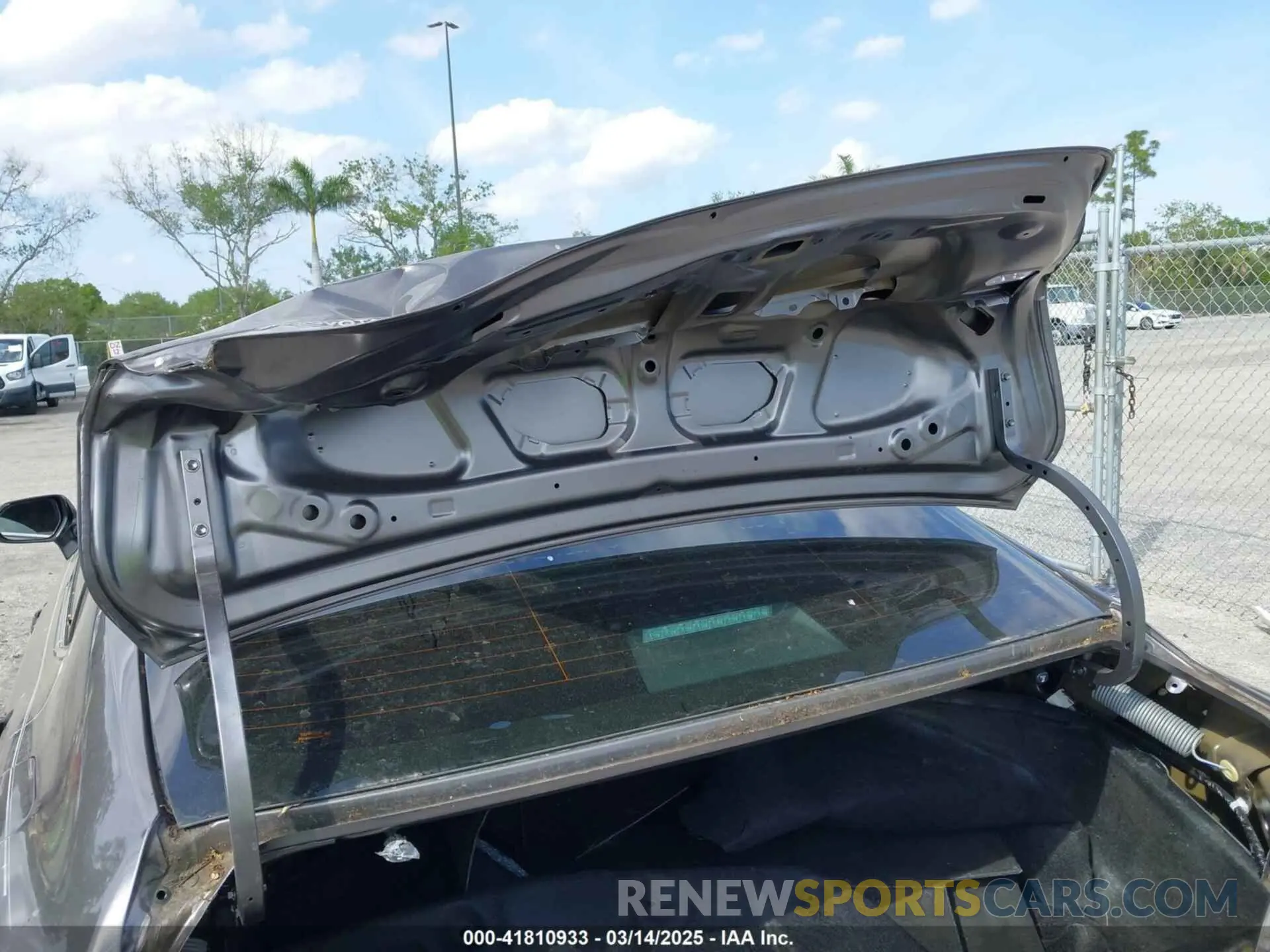 18 Photograph of a damaged car 4T1B11HK3KU276472 TOYOTA CAMRY 2019