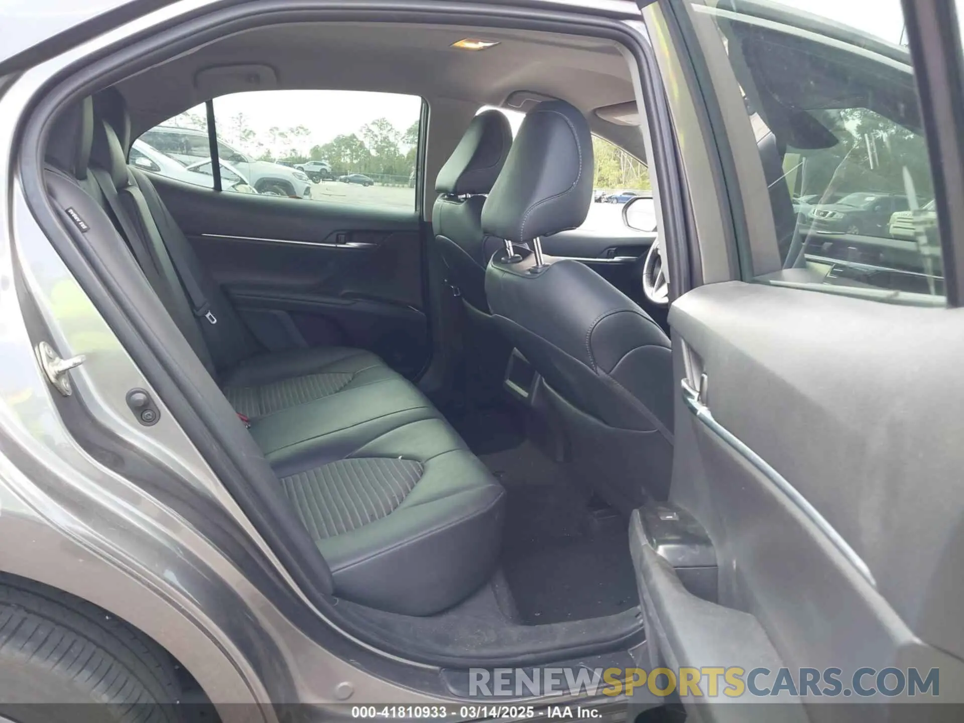 8 Photograph of a damaged car 4T1B11HK3KU276472 TOYOTA CAMRY 2019
