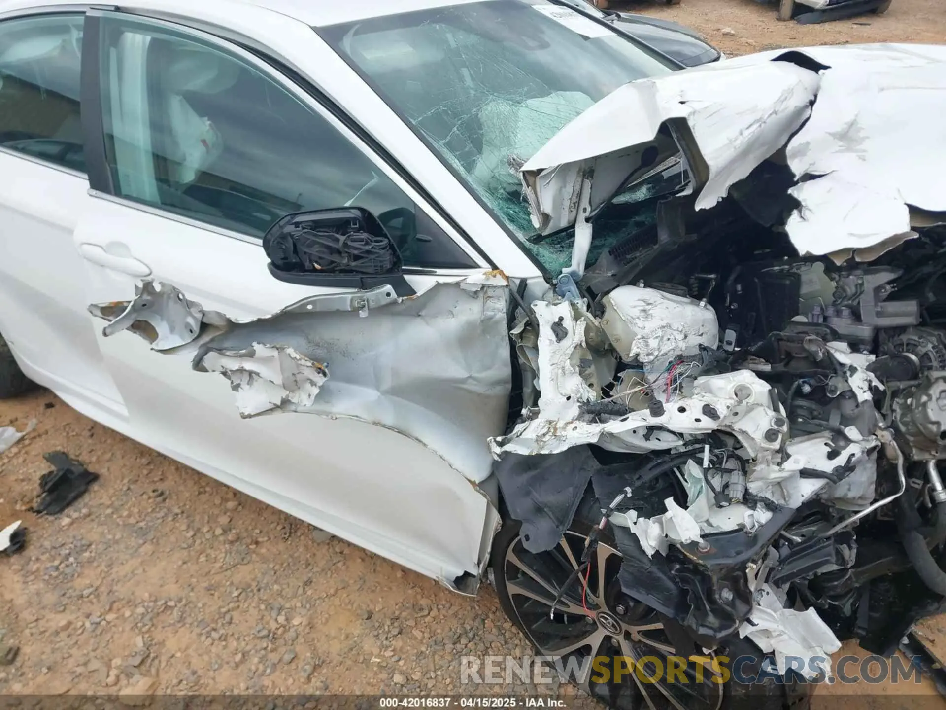 18 Photograph of a damaged car 4T1B11HK3KU281333 TOYOTA CAMRY 2019