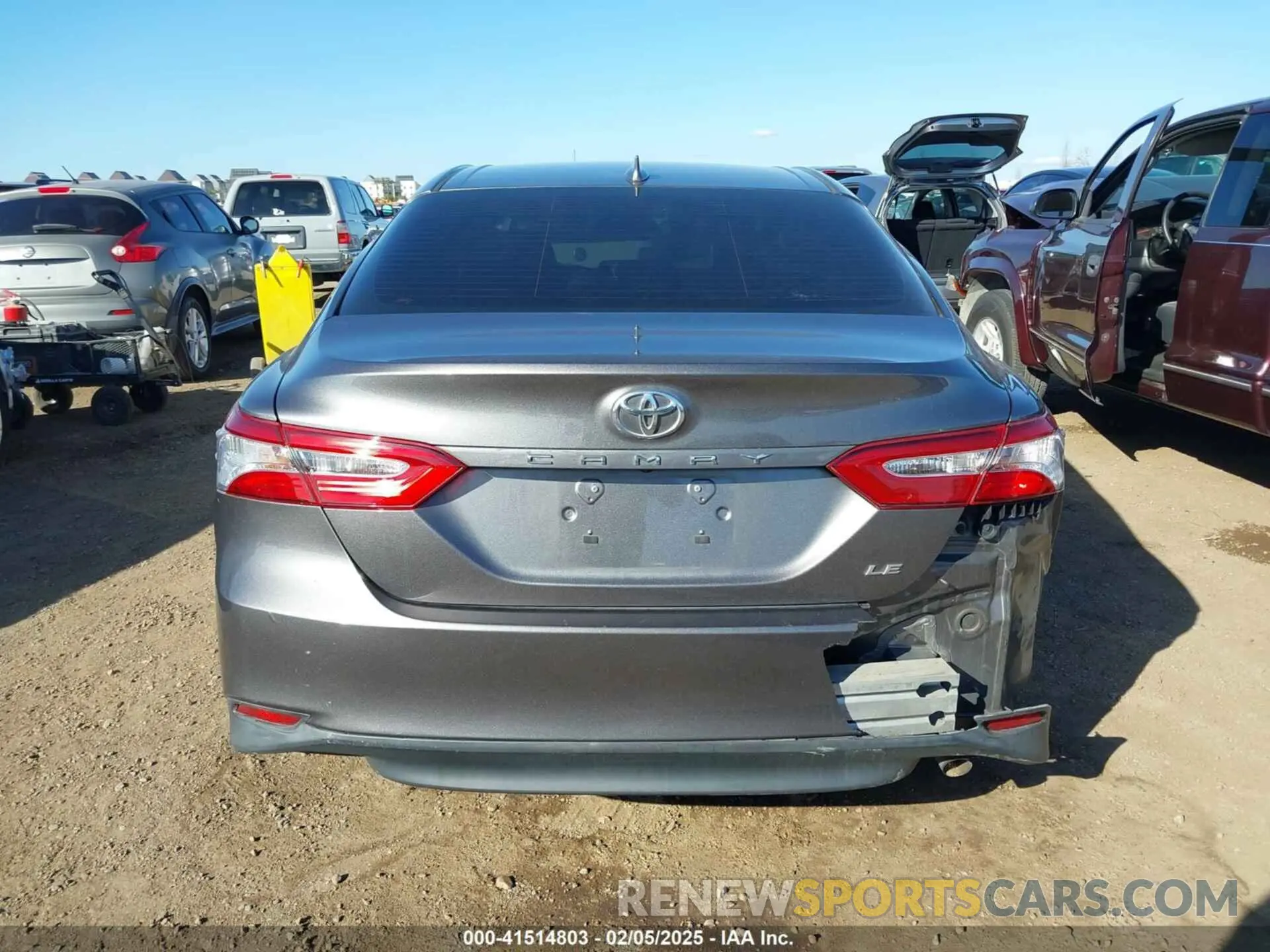 16 Photograph of a damaged car 4T1B11HK3KU284894 TOYOTA CAMRY 2019