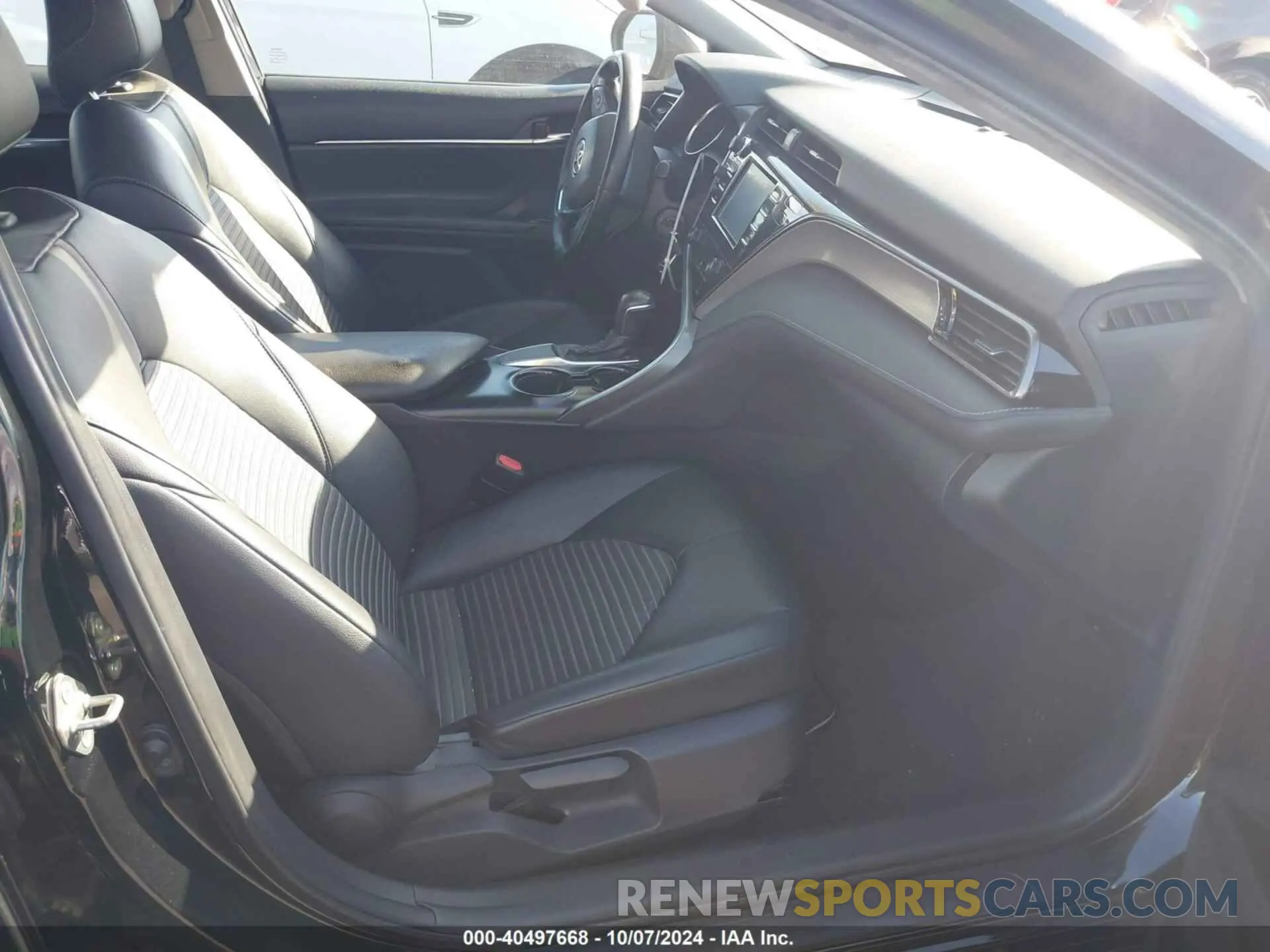 4 Photograph of a damaged car 4T1B11HK3KU296205 TOYOTA CAMRY 2019