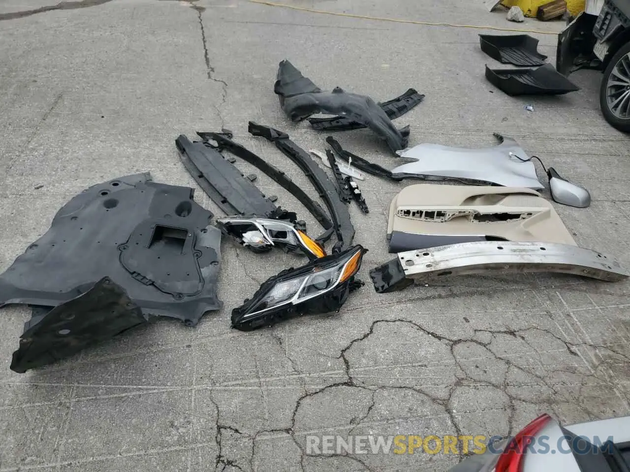 14 Photograph of a damaged car 4T1B11HK3KU682736 TOYOTA CAMRY 2019