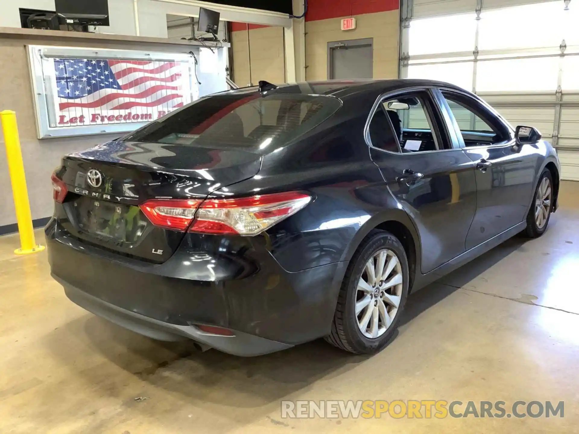 28 Photograph of a damaged car 4T1B11HK3KU689556 TOYOTA CAMRY 2019