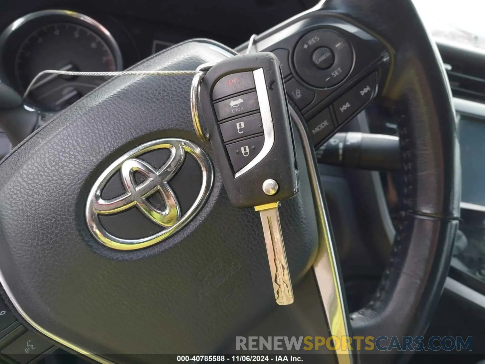 11 Photograph of a damaged car 4T1B11HK3KU690562 TOYOTA CAMRY 2019