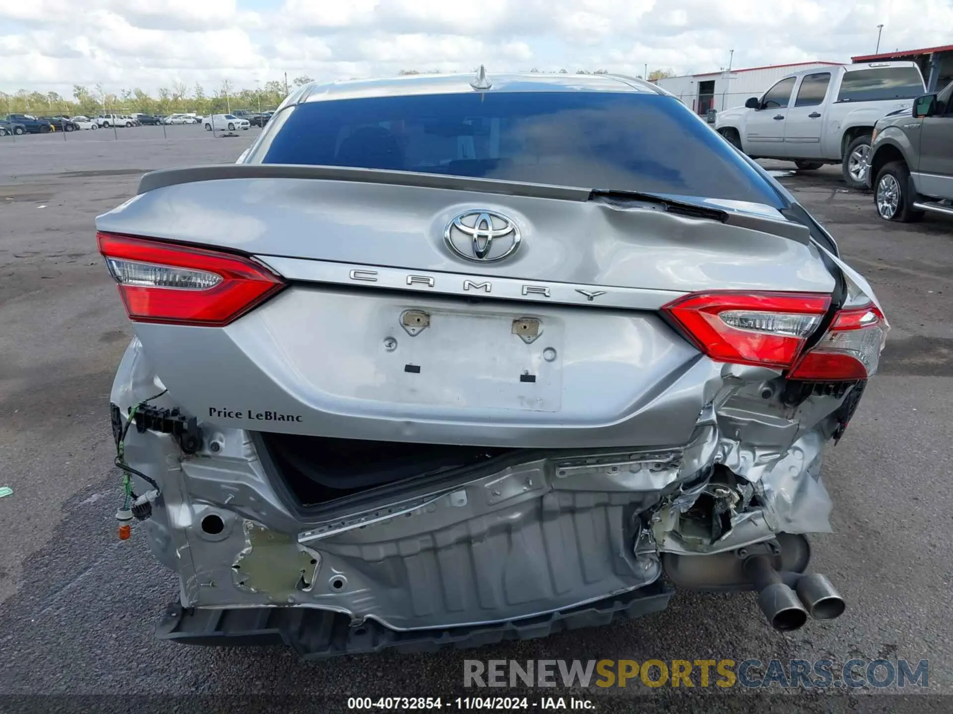16 Photograph of a damaged car 4T1B11HK3KU691470 TOYOTA CAMRY 2019