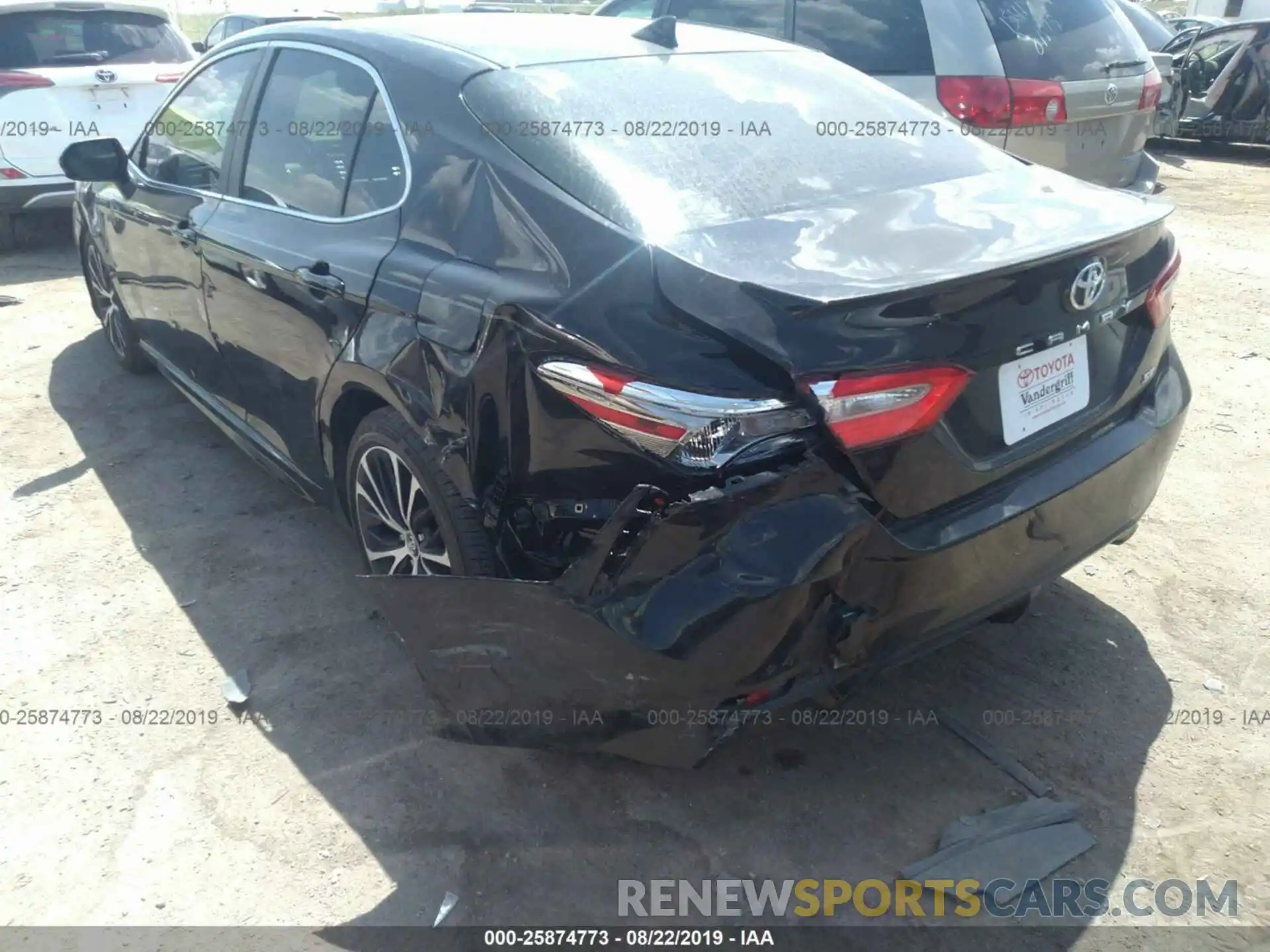 6 Photograph of a damaged car 4T1B11HK3KU694577 TOYOTA CAMRY 2019