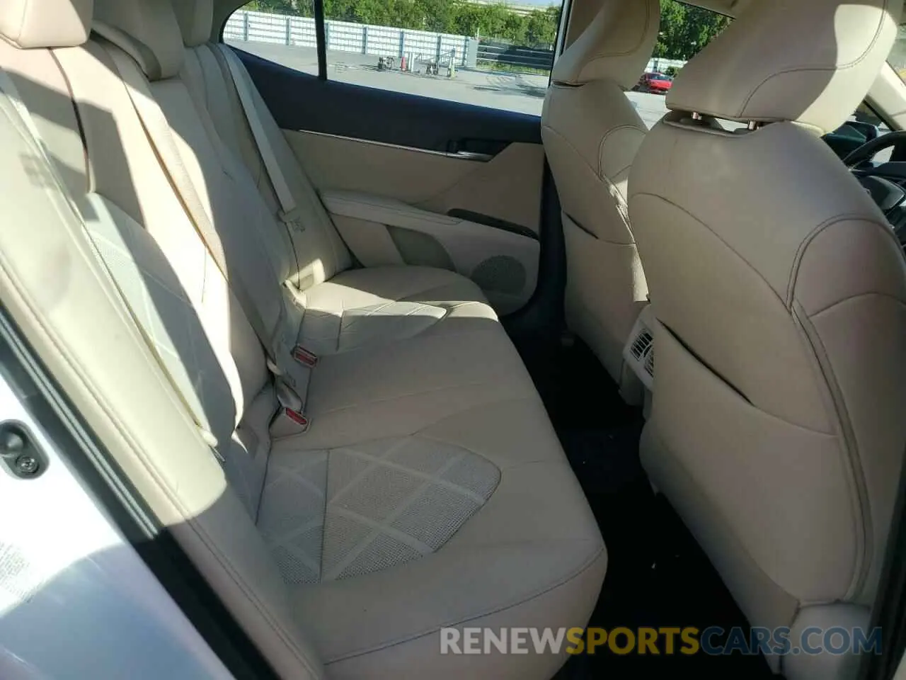 10 Photograph of a damaged car 4T1B11HK3KU701592 TOYOTA CAMRY 2019