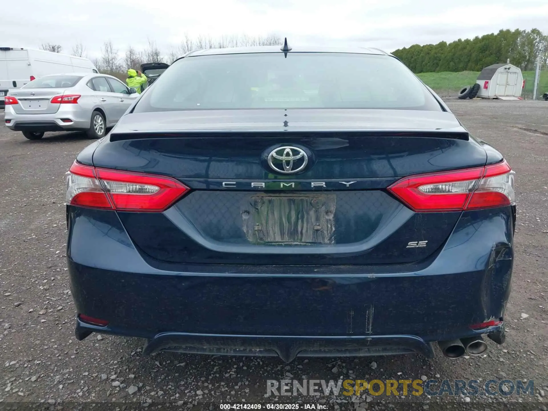 17 Photograph of a damaged car 4T1B11HK3KU702368 TOYOTA CAMRY 2019