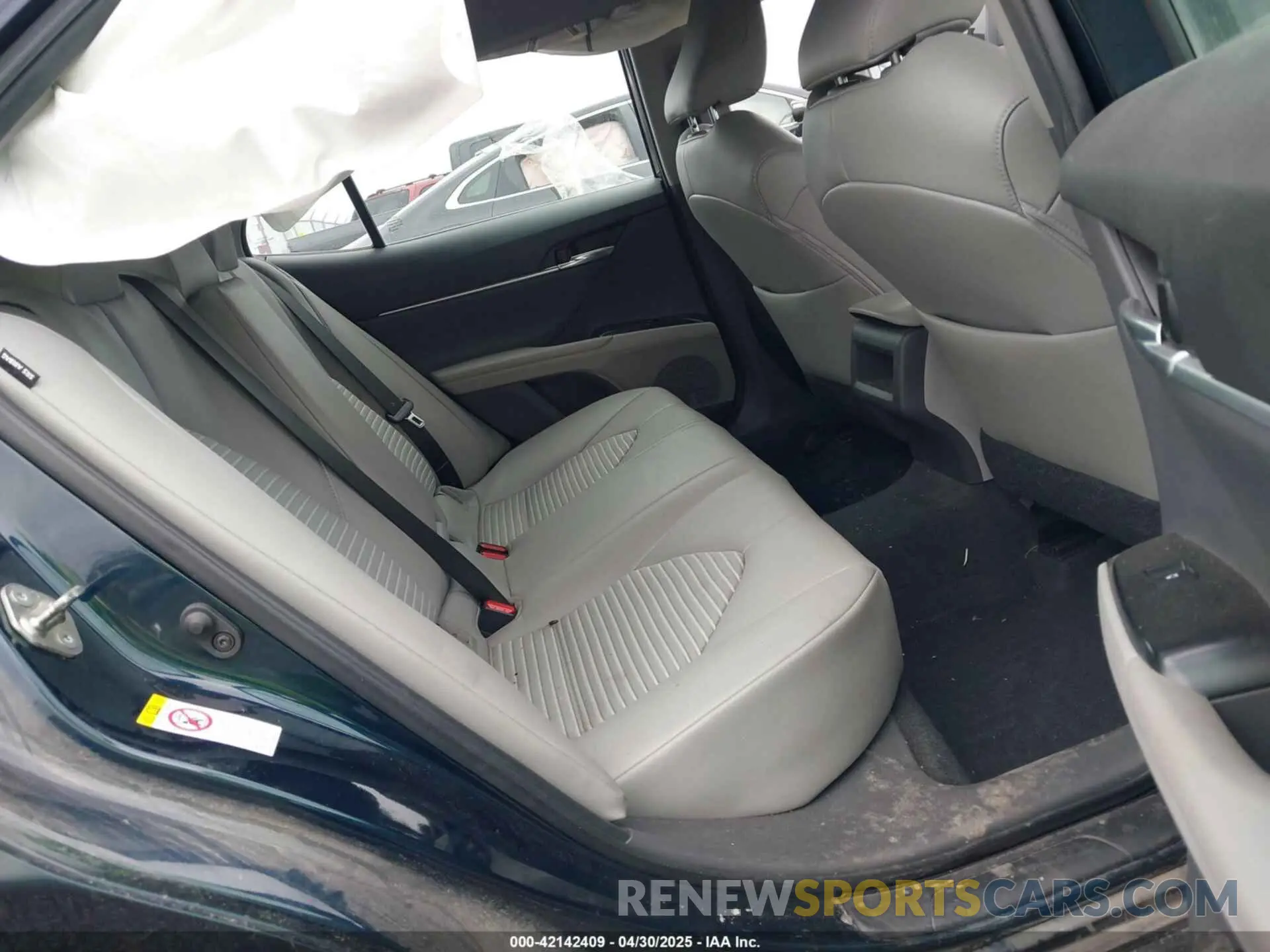 8 Photograph of a damaged car 4T1B11HK3KU702368 TOYOTA CAMRY 2019
